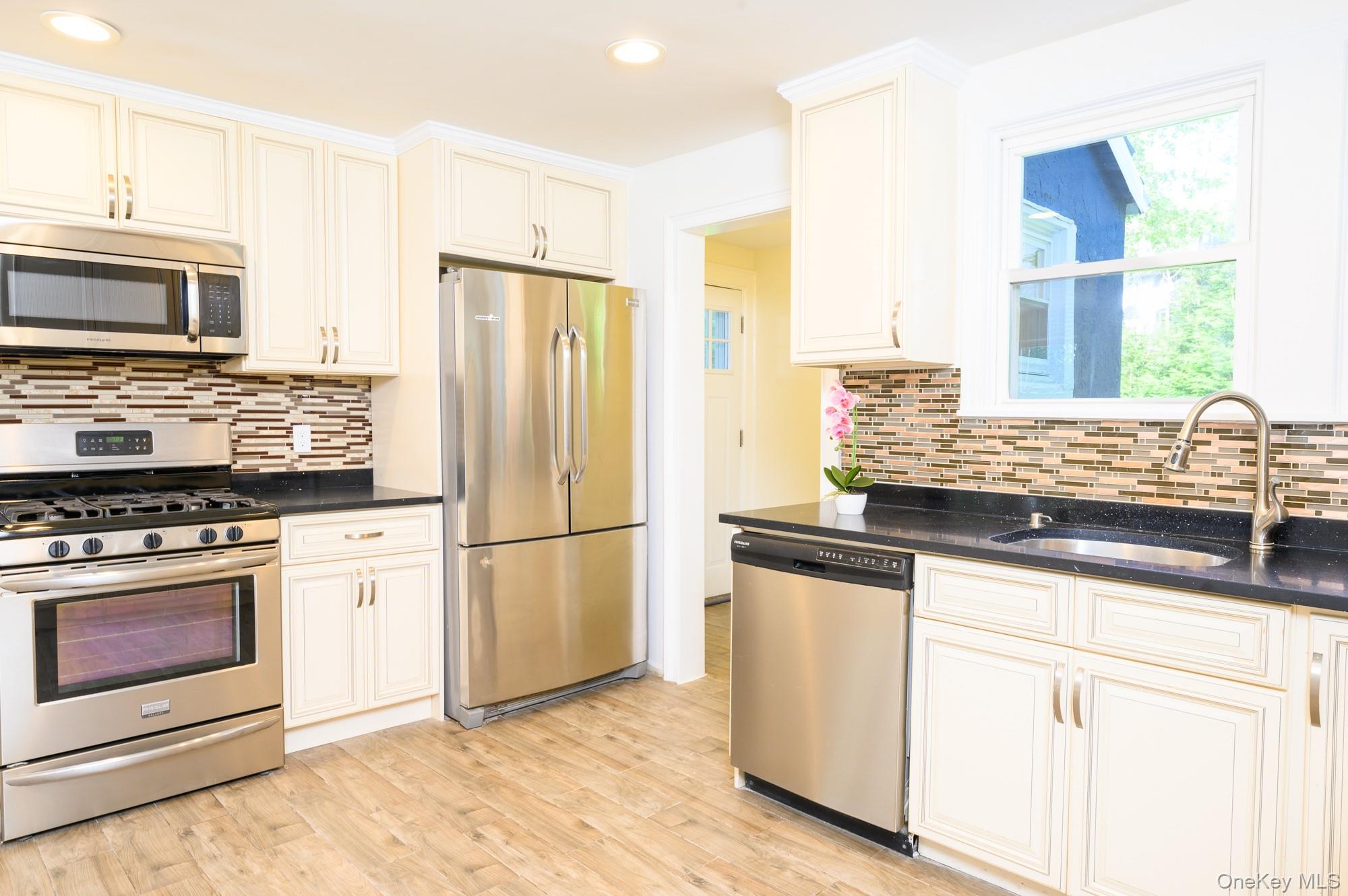 15 Ranger Place New Rochelle, NY 10804 - Photo 13 of 44