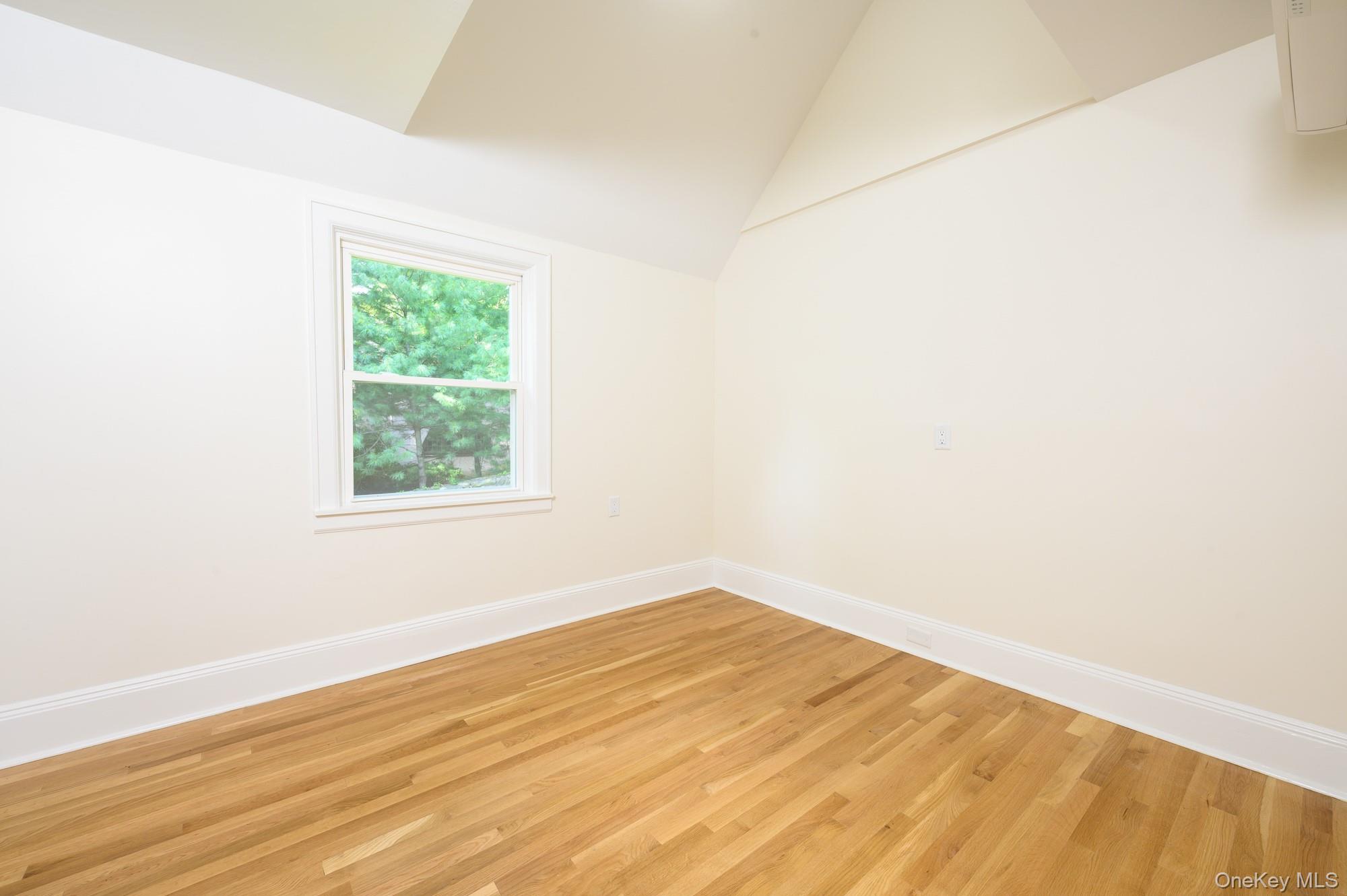 15 Ranger Place New Rochelle, NY 10804 - Photo 18 of 44 1 st floor bedroom