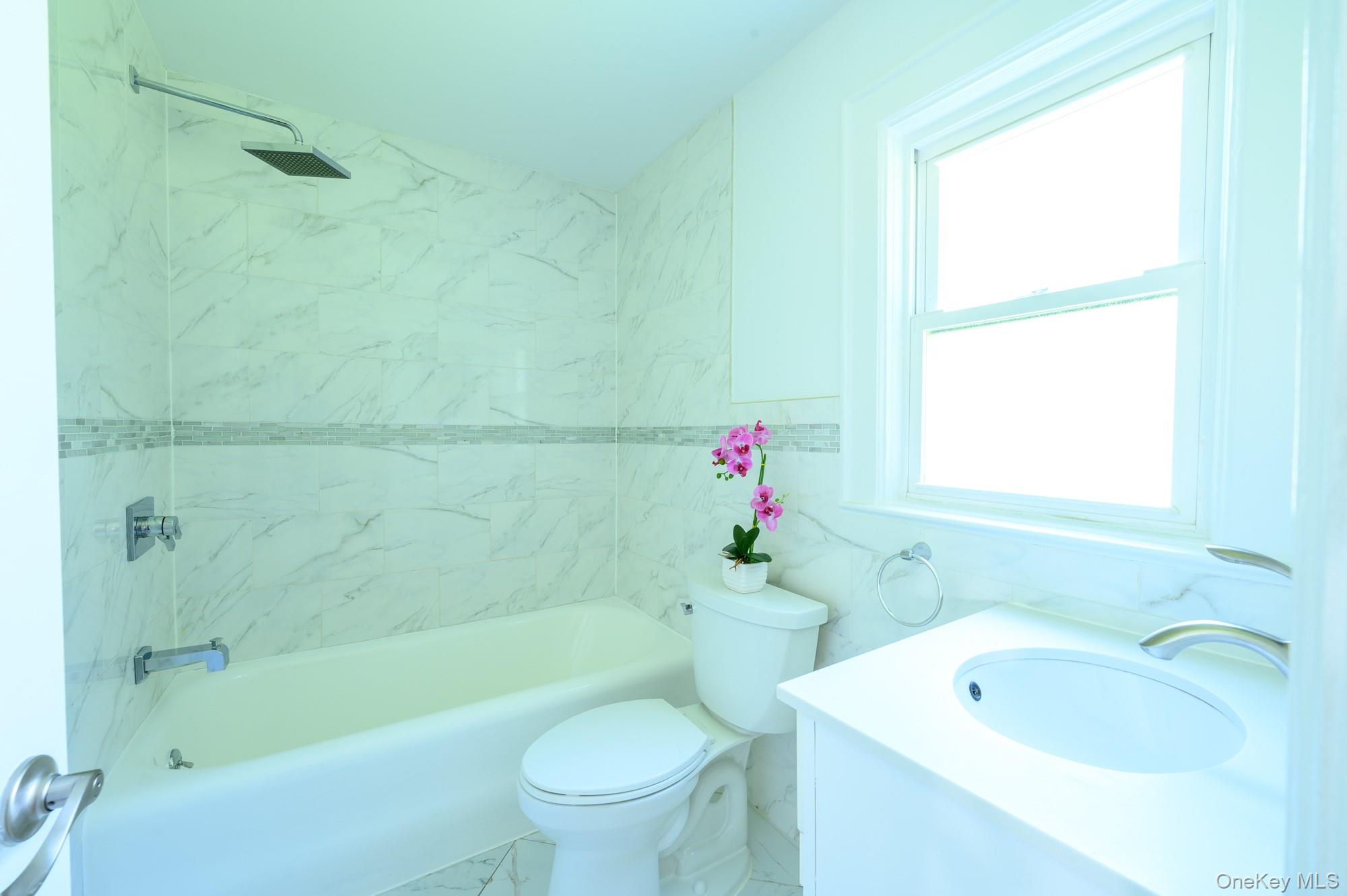 15 Ranger Place New Rochelle, NY 10804 - Photo 27 of 44 Hall bathroom