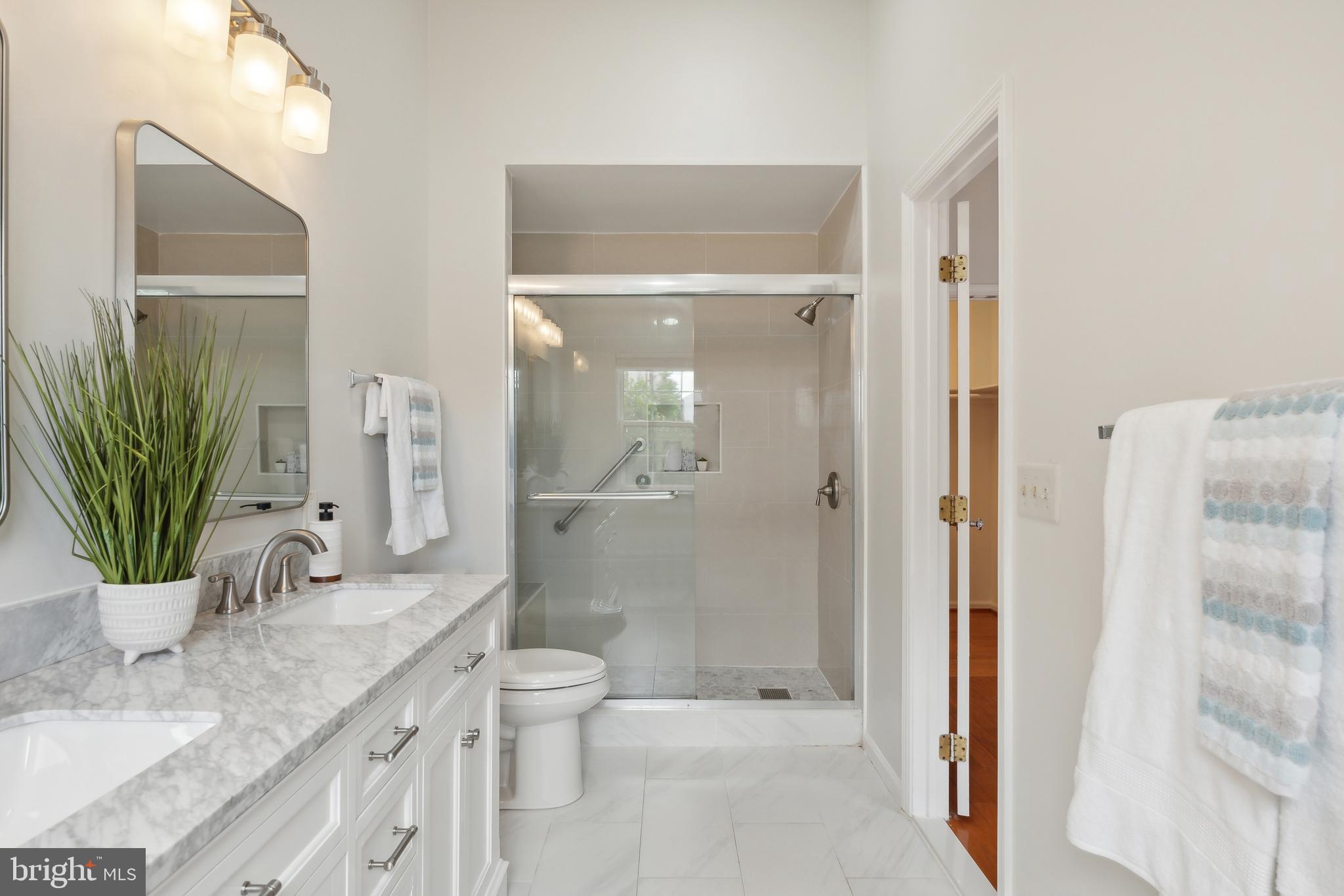 1800 Lansdowne Way Silver Spring, MD 20910 - Photo 15 of 29 Primary bath