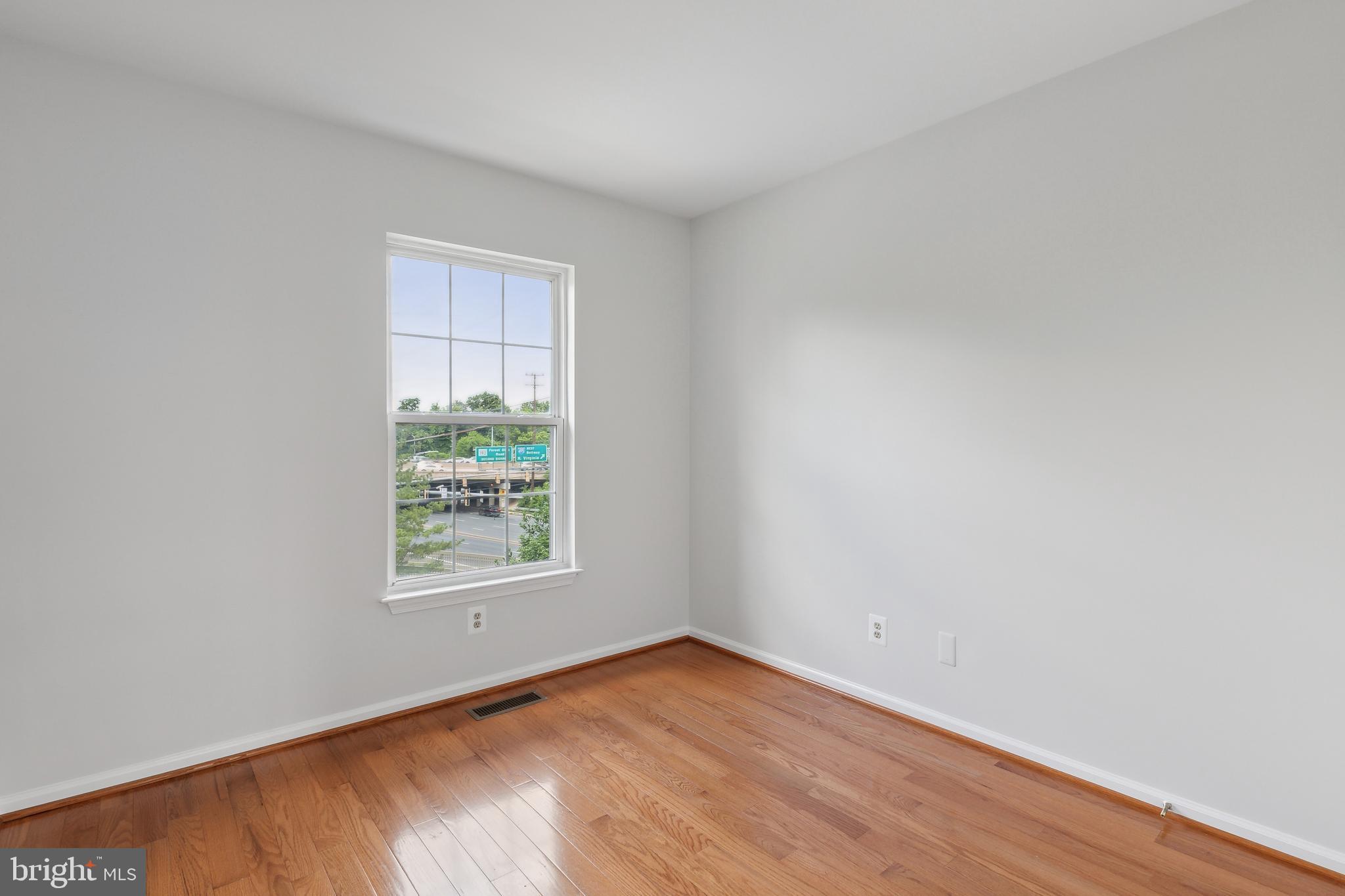 1800 Lansdowne Way Silver Spring, MD 20910 - Photo 17 of 29 Bedroom 3