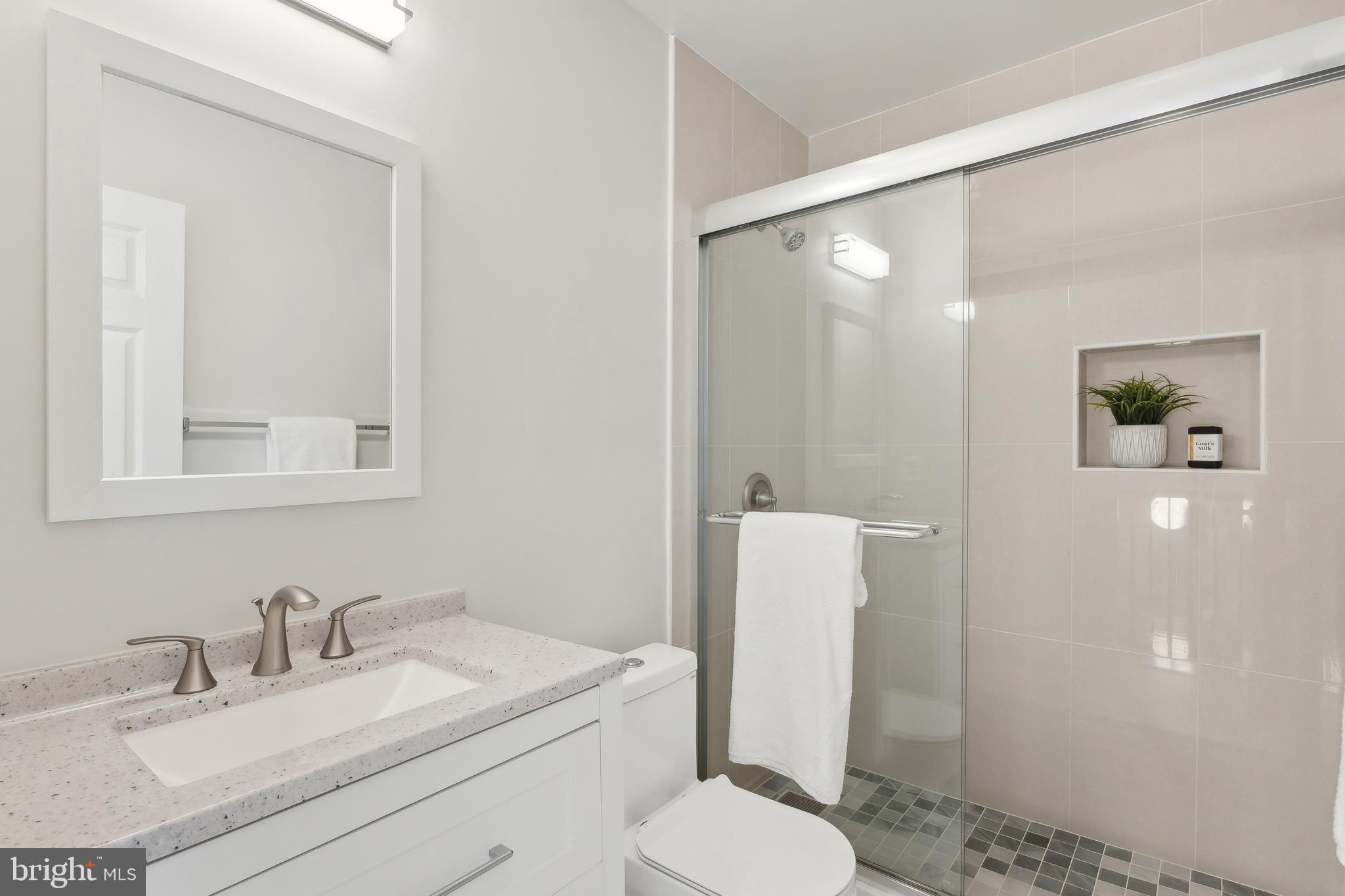 1800 Lansdowne Way Silver Spring, MD 20910 - Photo 18 of 29 Hall bath