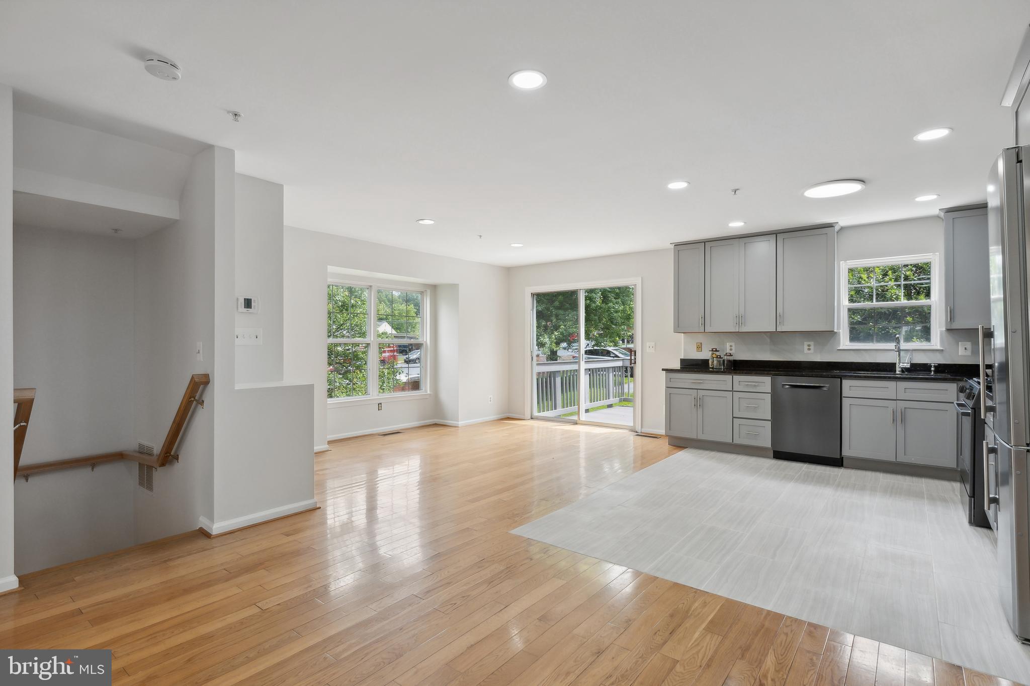 1800 Lansdowne Way Silver Spring, MD 20910 - Photo 6 of 29 Kitchen and dining area