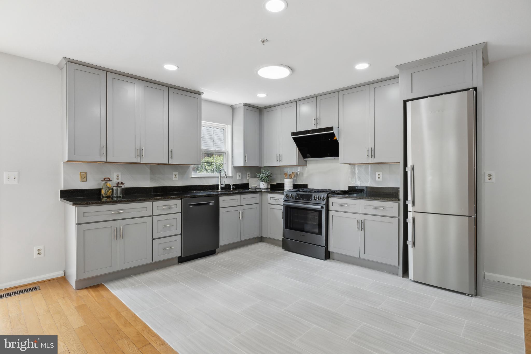 1800 Lansdowne Way Silver Spring, MD 20910 - Photo 7 of 29 Kitchen