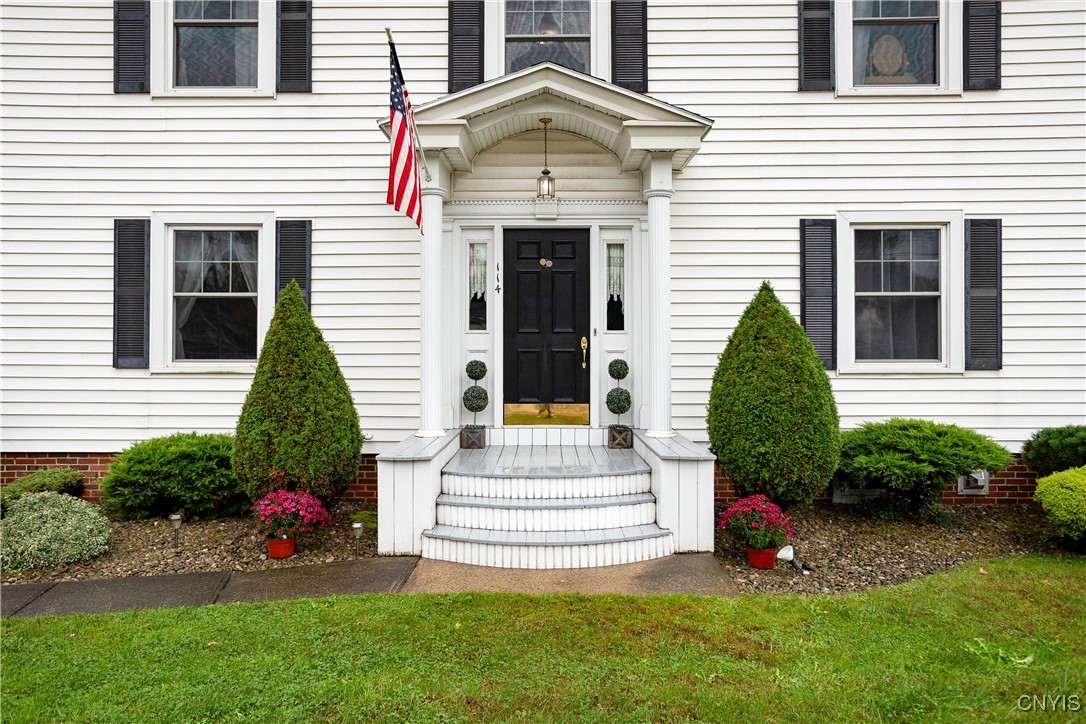 114 Seneca Avenue Oneida, NY 13421 - Photo 2 of 26 Front entry