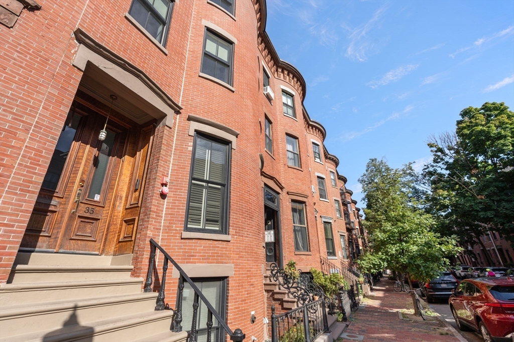 35 Hanson Street, Unit 2 Boston, MA 02118 - Photo 22 of 23 front view of a building