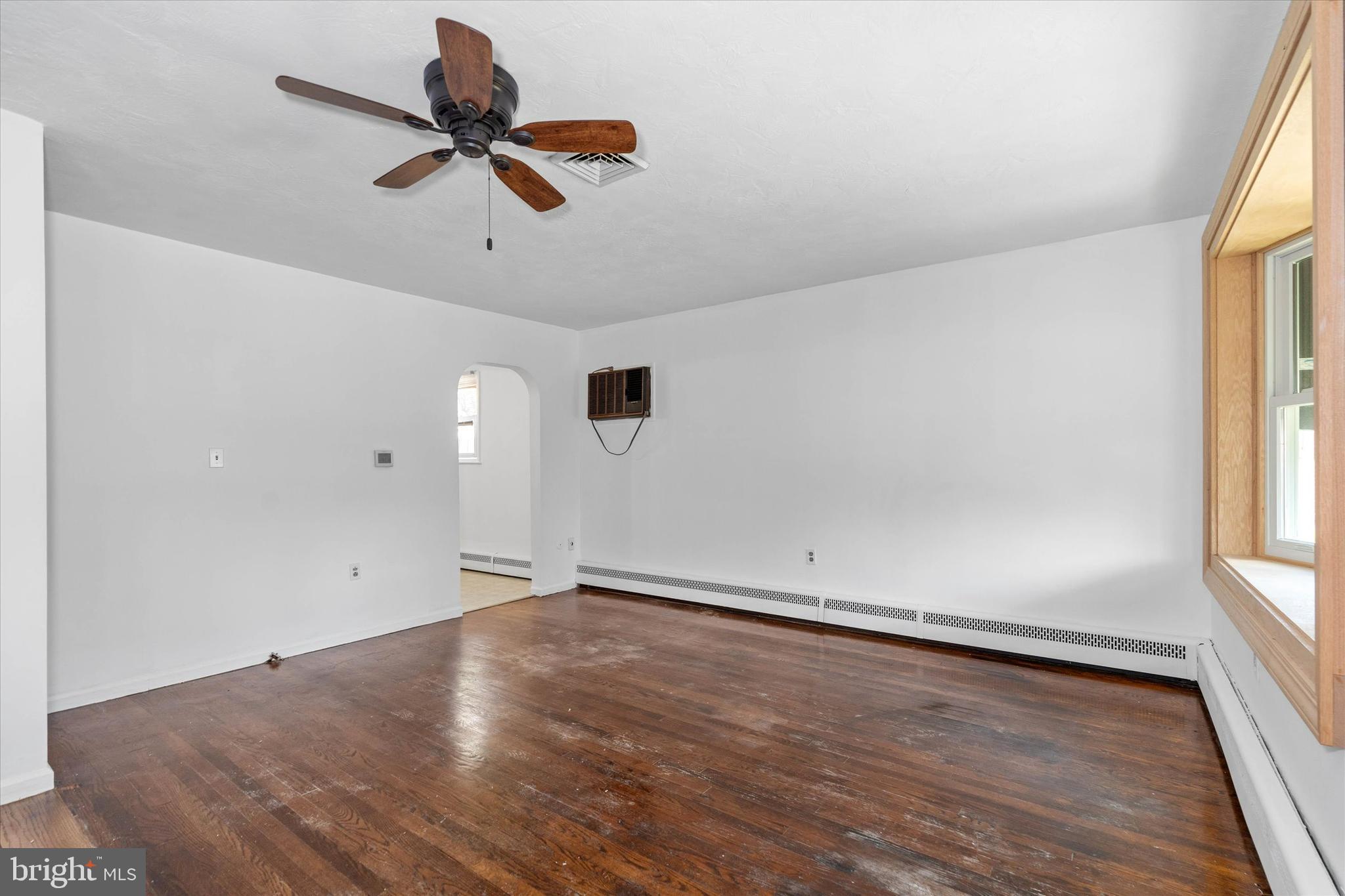 219 Dumont Road Wilmington, DE 19804 - Photo 4 of 33 Living room