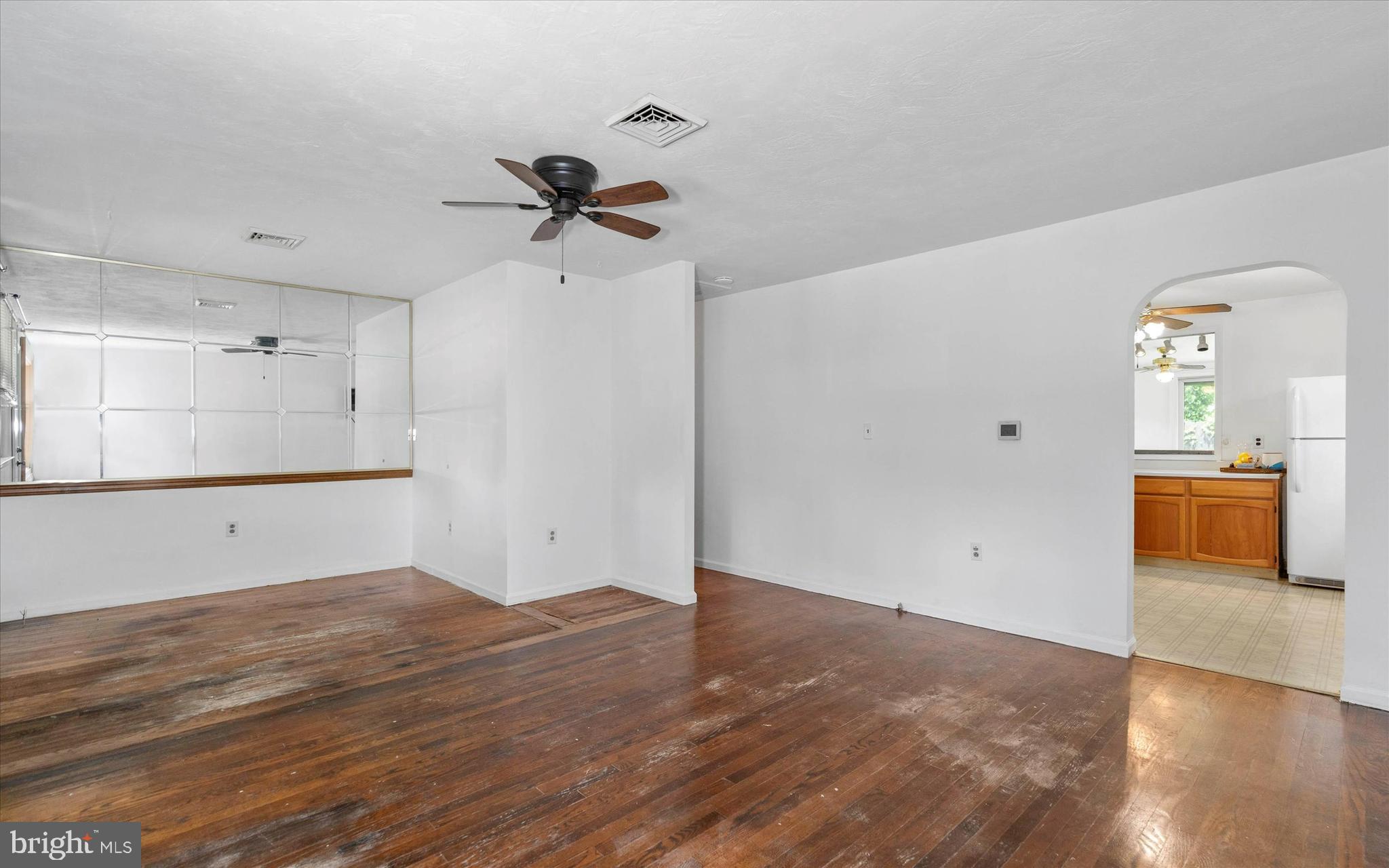 219 Dumont Road Wilmington, DE 19804 - Photo 6 of 33 Living room