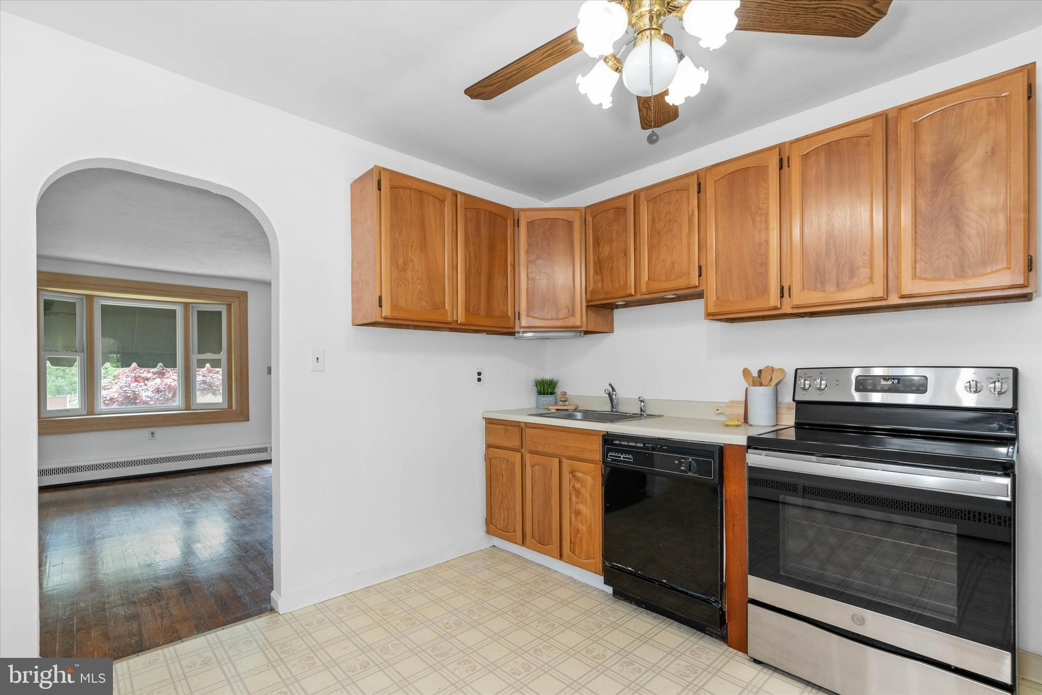 219 Dumont Road Wilmington, DE 19804 - Photo 10 of 33 Kitchen