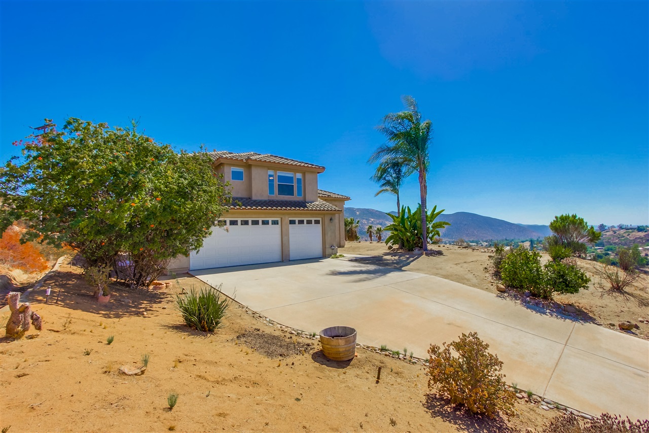 15844 Broad Oaks Road El Cajon, CA 92021 - Photo 2 of 25 Gallery Image 2