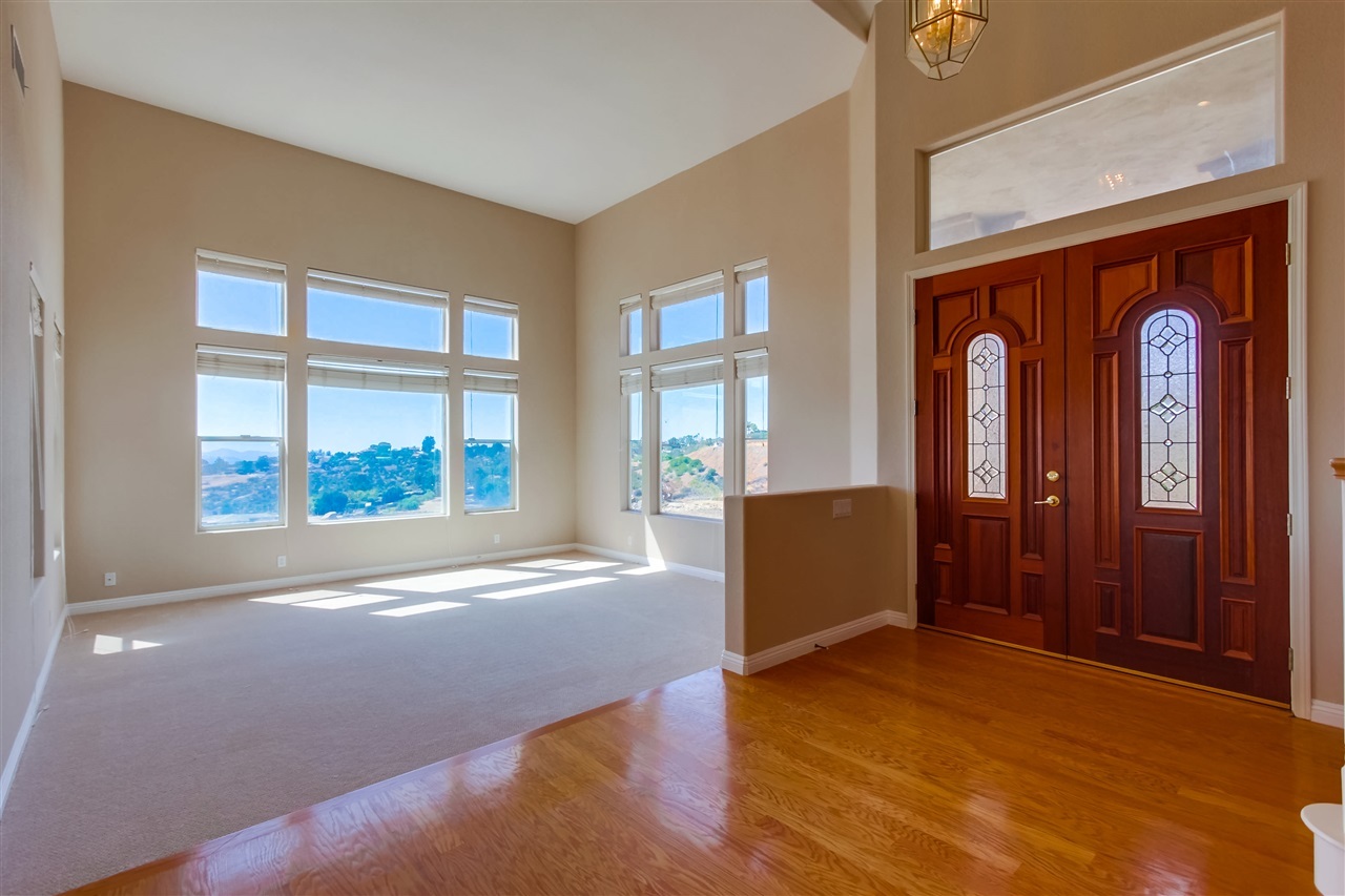 15844 Broad Oaks Road El Cajon, CA 92021 - Photo 5 of 25 Entry into living room