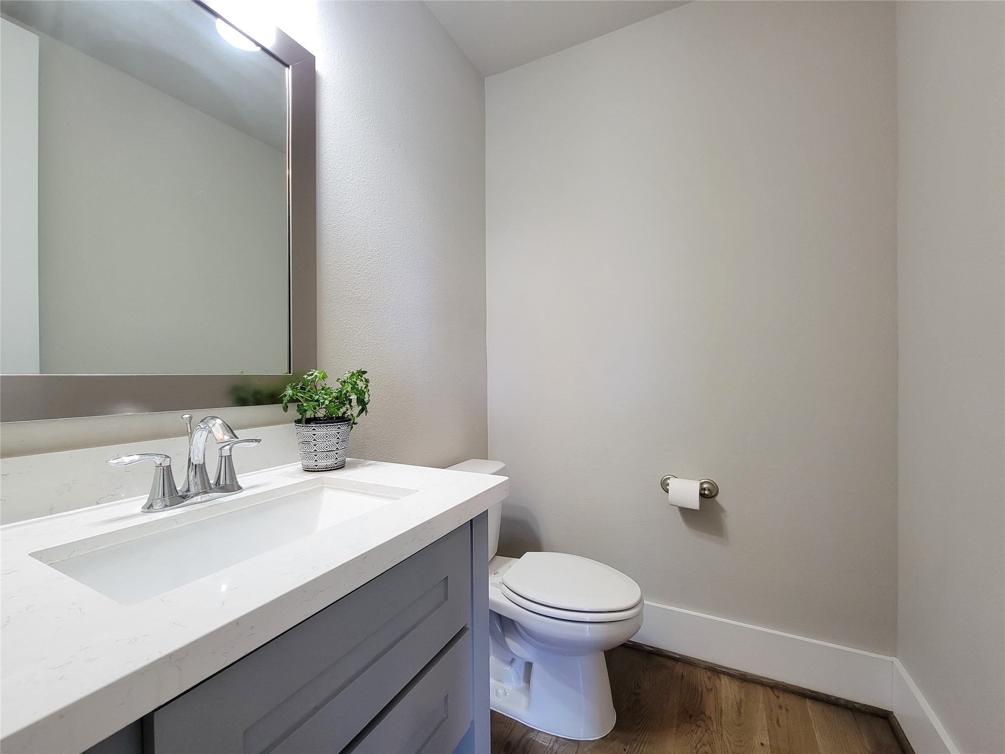 1315 West 24th Street, Unit A Houston, TX 77008 - Photo 12 of 33 Half bath located on the second floor.
