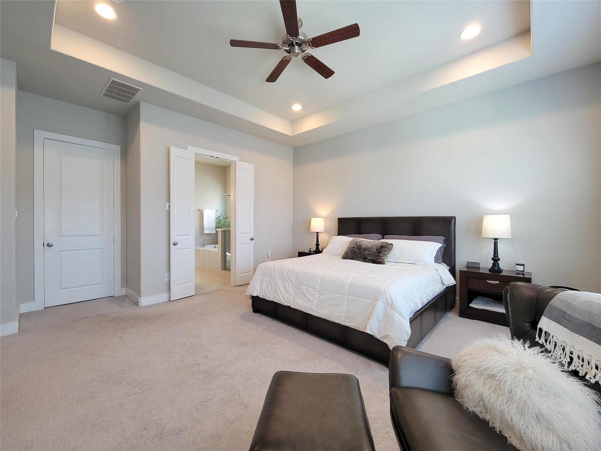 1315 West 24th Street, Unit A Houston, TX 77008 - Photo 20 of 33 Alternate view of the primary suite.