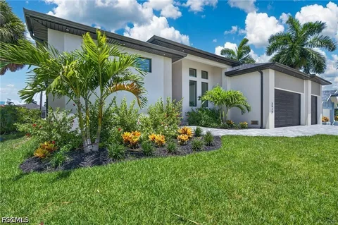 $669,000 | 3914 Southeast 20th Avenue, Cape Coral, FL 33904