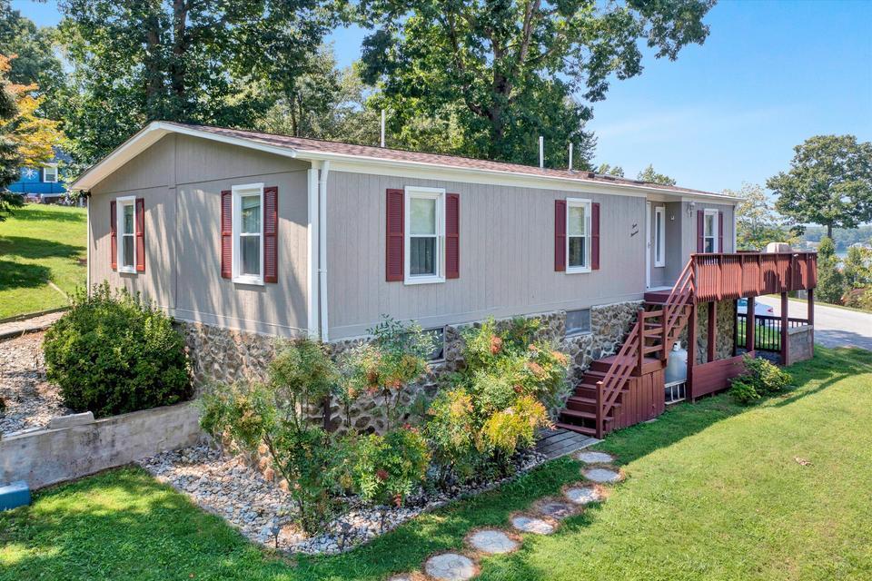 300 Mill Lake Road Huddleston, VA 24104 - Photo 84 of 94 300 Mill lake rd. exterior 5