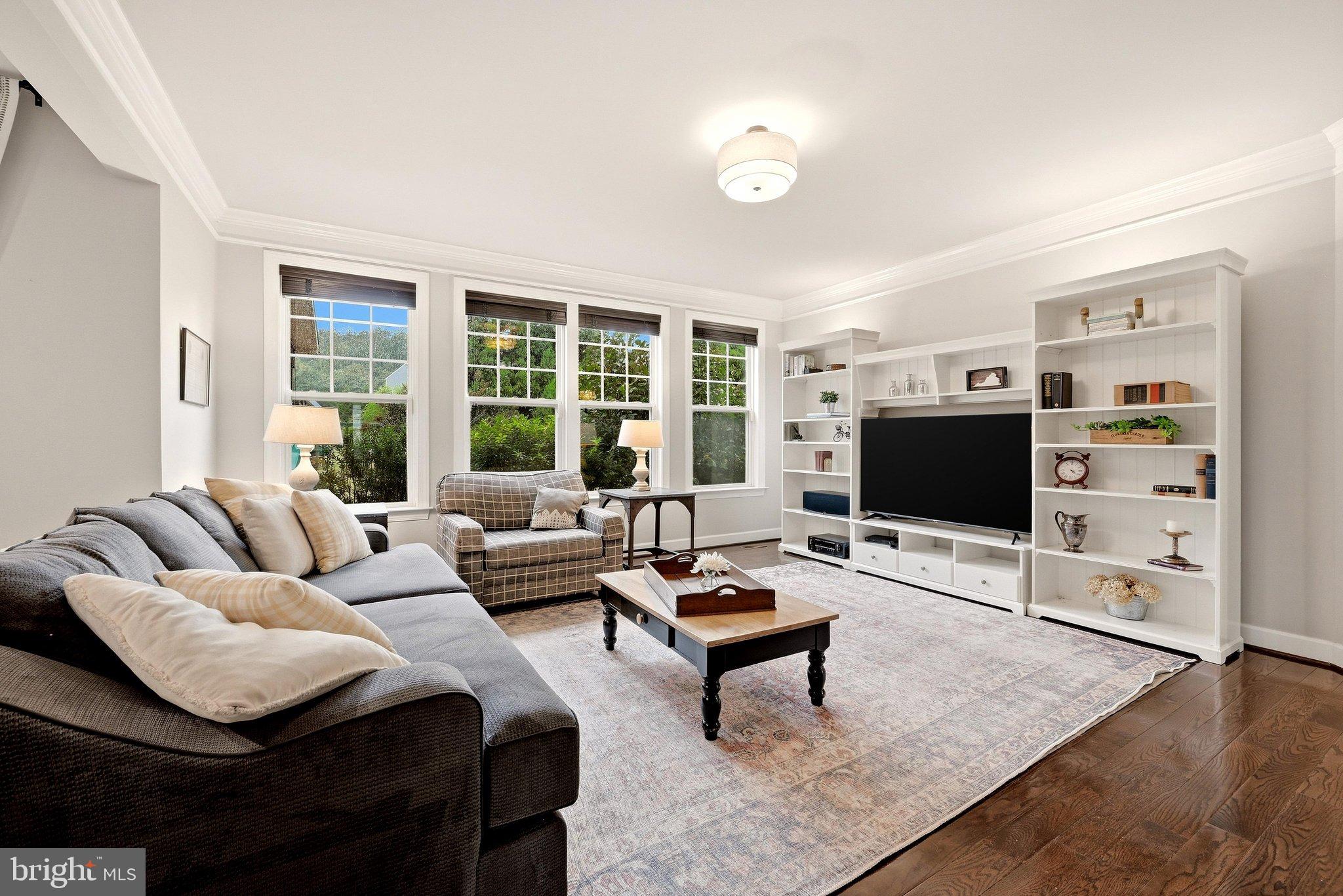 15547 Montresor Road Leesburg, VA 20176 - Photo 11 of 92 Family room with built-ins