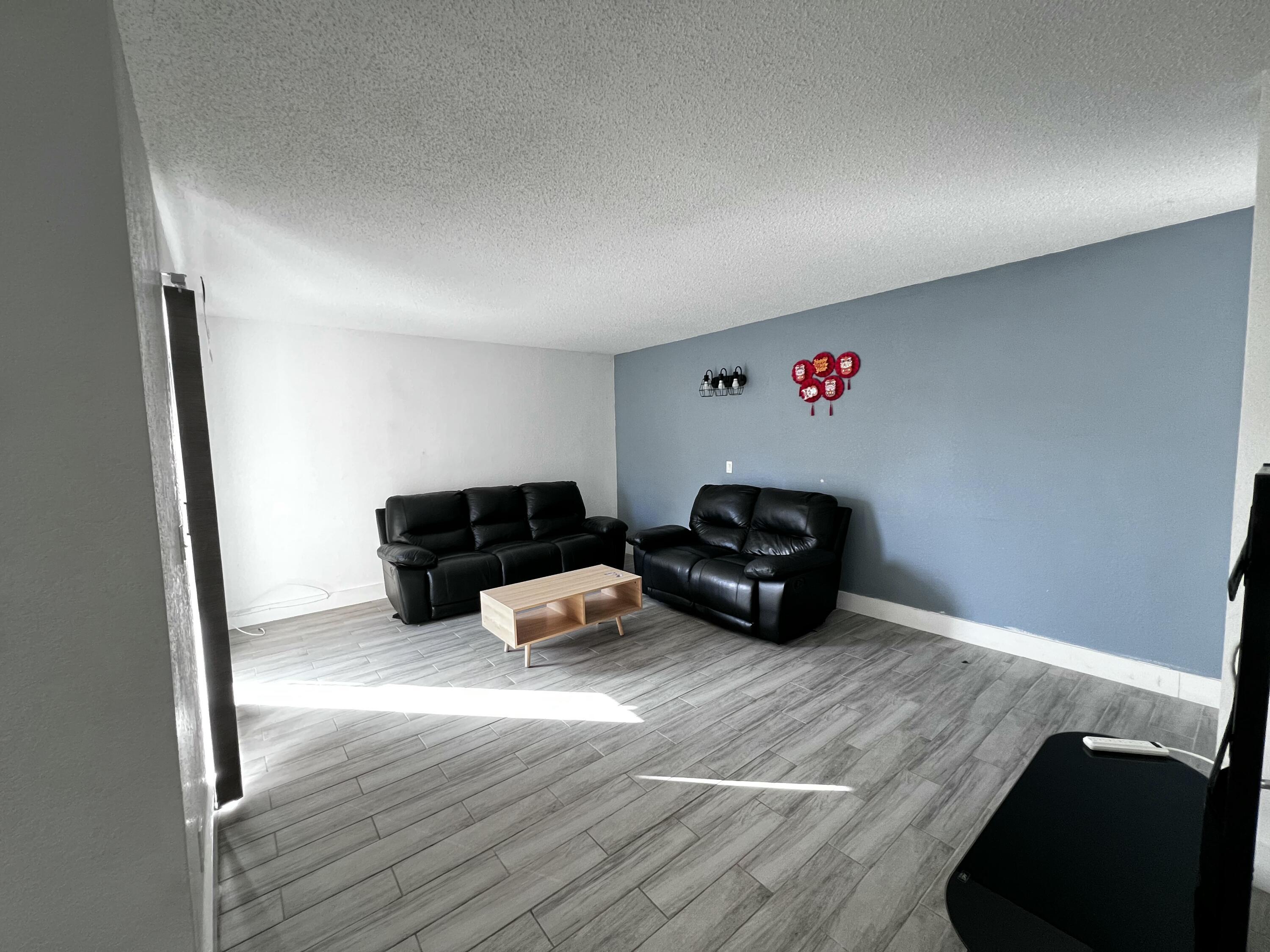 295 Woodland Road Palm Springs, FL 33461 - Photo 7 of 21 1000010473