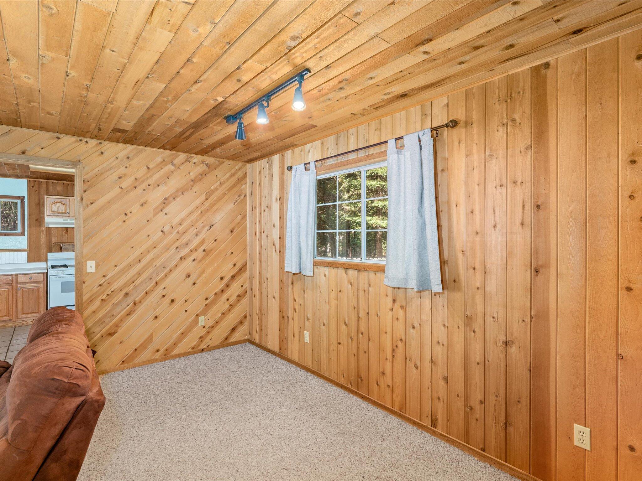 8435 Starlite Pines Road Shingletown, CA 96088 - Photo 9 of 53 09-8435 Starlight Pines - Interior-16