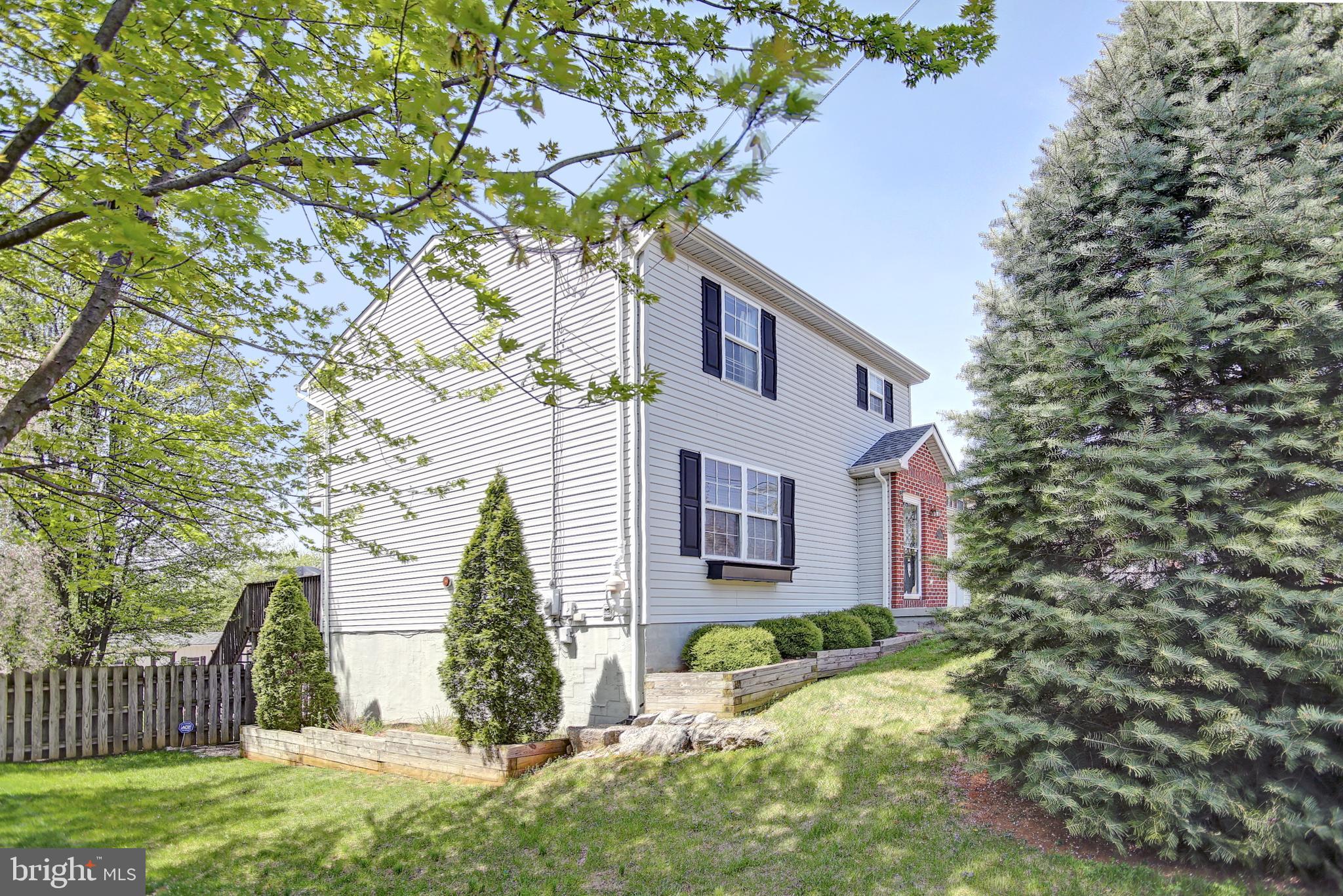 310 Debra Road Mechanicsburg, PA 17050 - Photo 3 of 34 Gallery Image 3