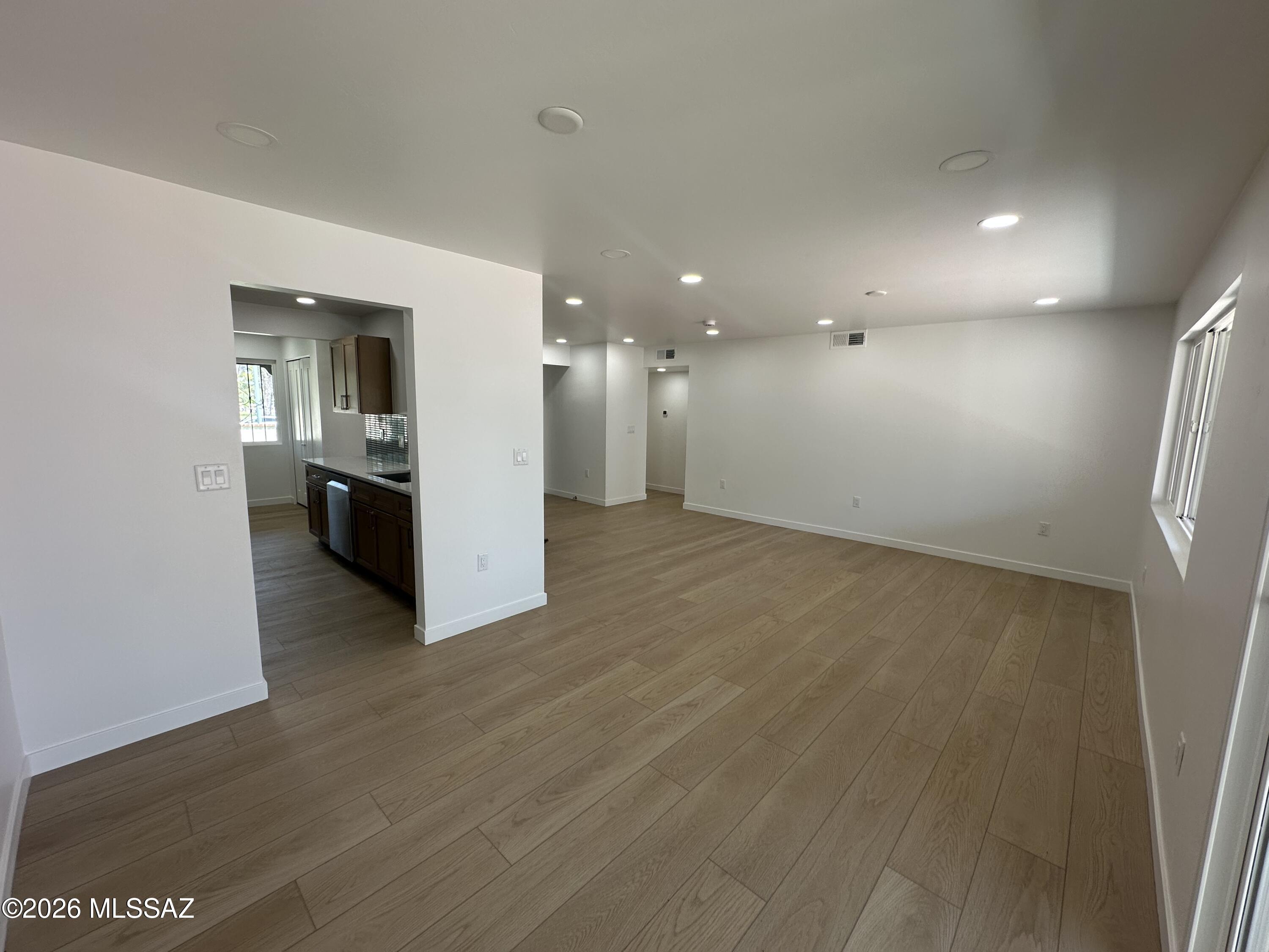 5846 East Grant Road Tucson, AZ 85712 - Photo 6 of 13 Living Room