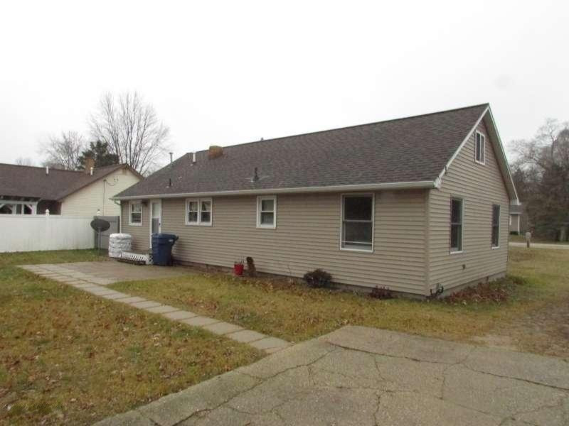 2830 Quarterline Road Muskegon, MI 49444 - Photo 2 of 12 IMG_3727-800