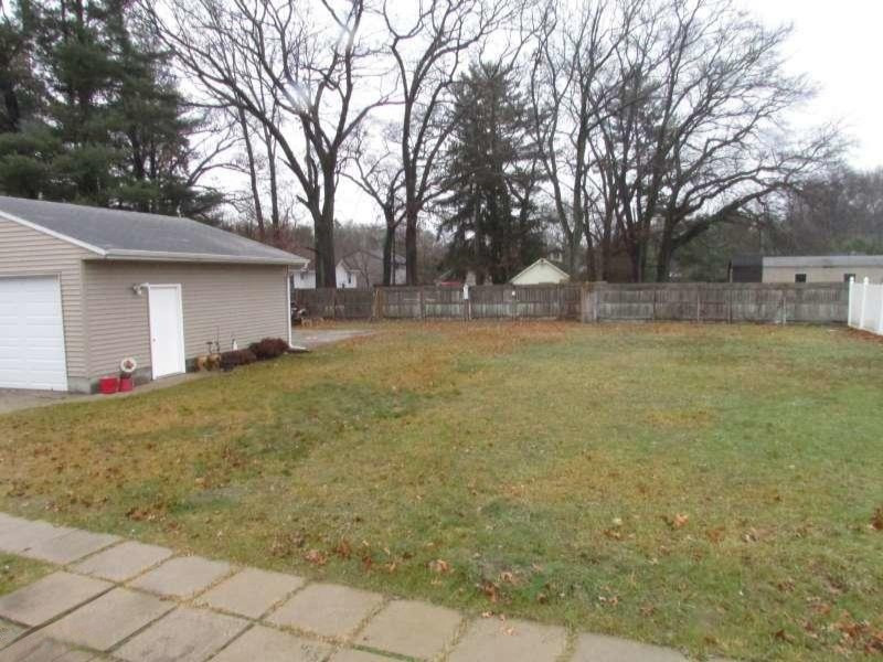 2830 Quarterline Road Muskegon, MI 49444 - Photo 3 of 12 IMG_3726-800