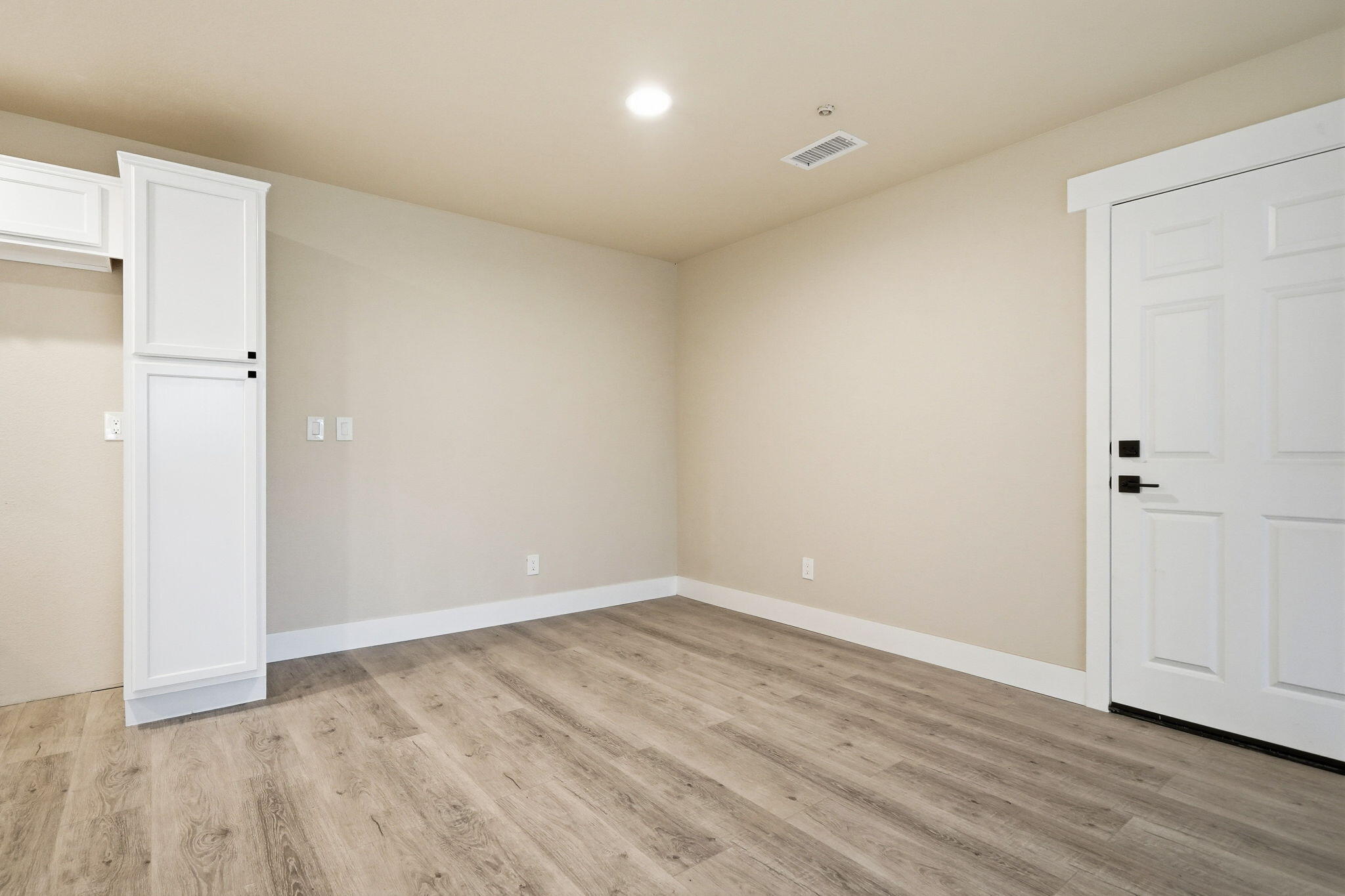 17014 Keswick Dam Road Redding, CA 96003 - Photo 13 of 61 a view of an empty room with wooden floor