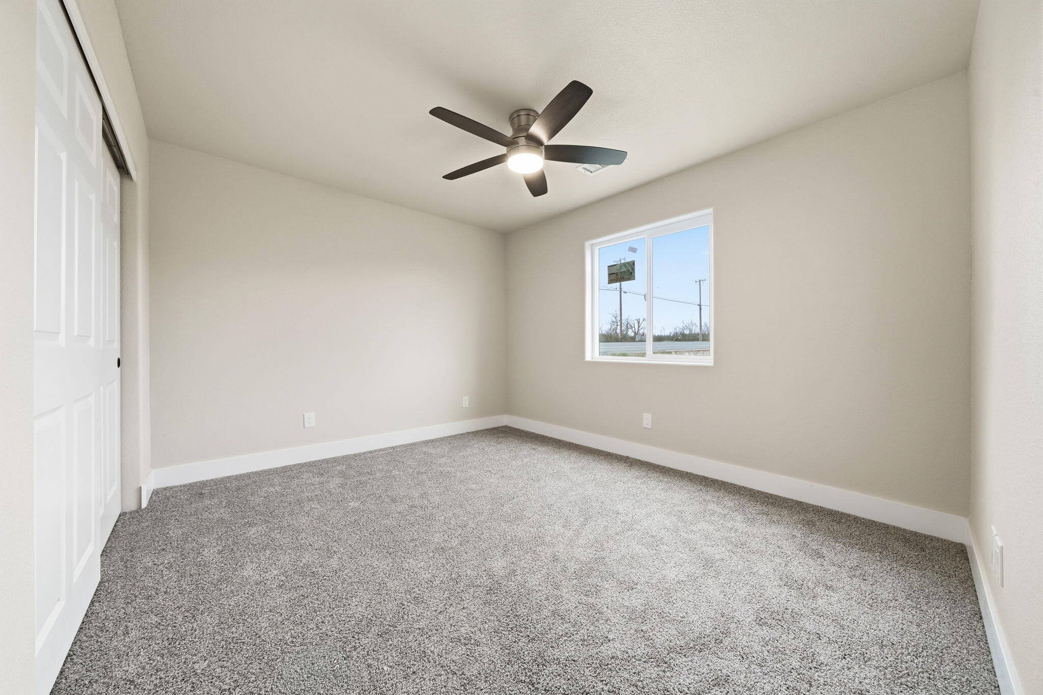 17014 Keswick Dam Road Redding, CA 96003 - Photo 15 of 61 an empty room with window and ceiling fan
