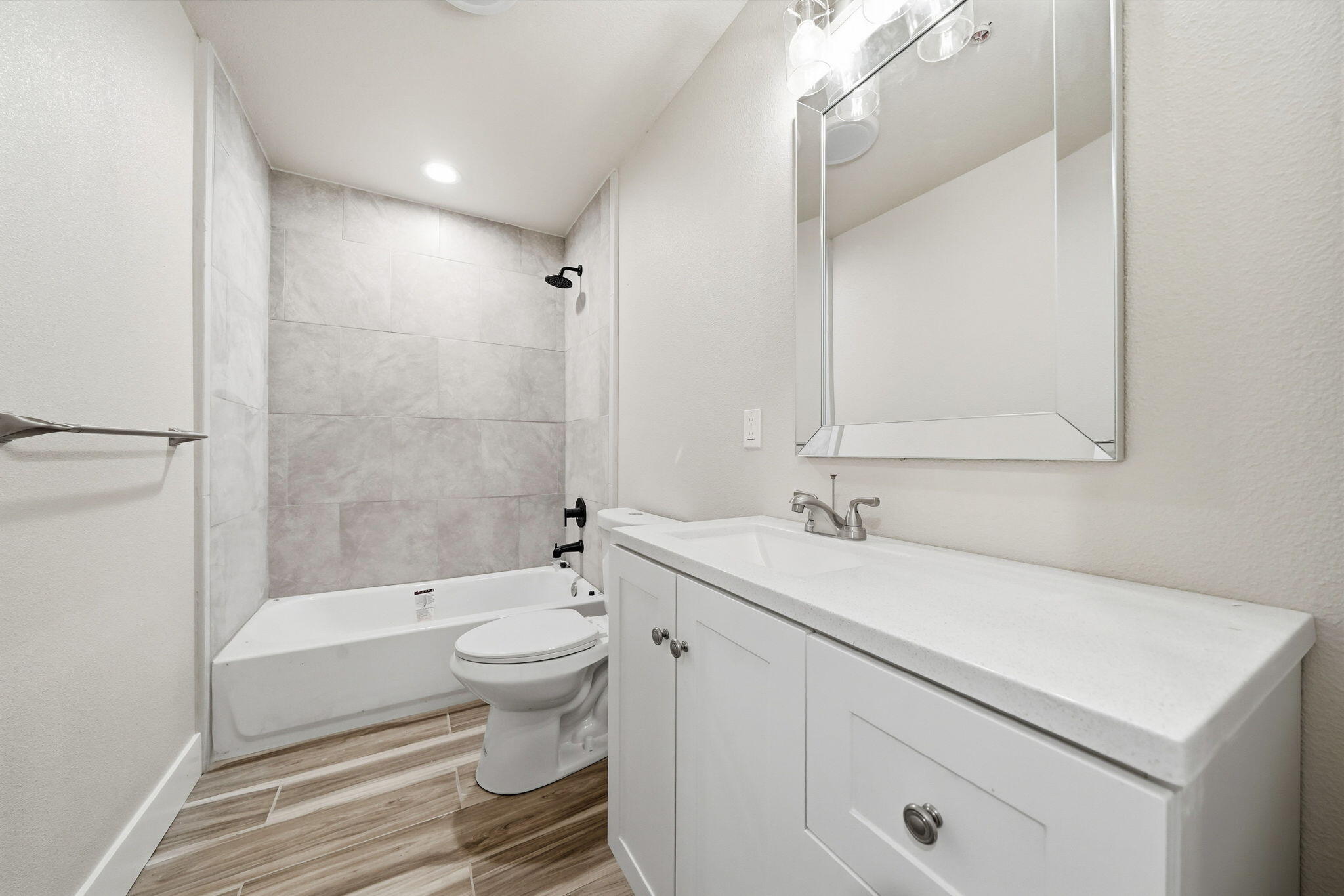 17014 Keswick Dam Road Redding, CA 96003 - Photo 21 of 61 a bathroom with a sink a toilet and a bathtub