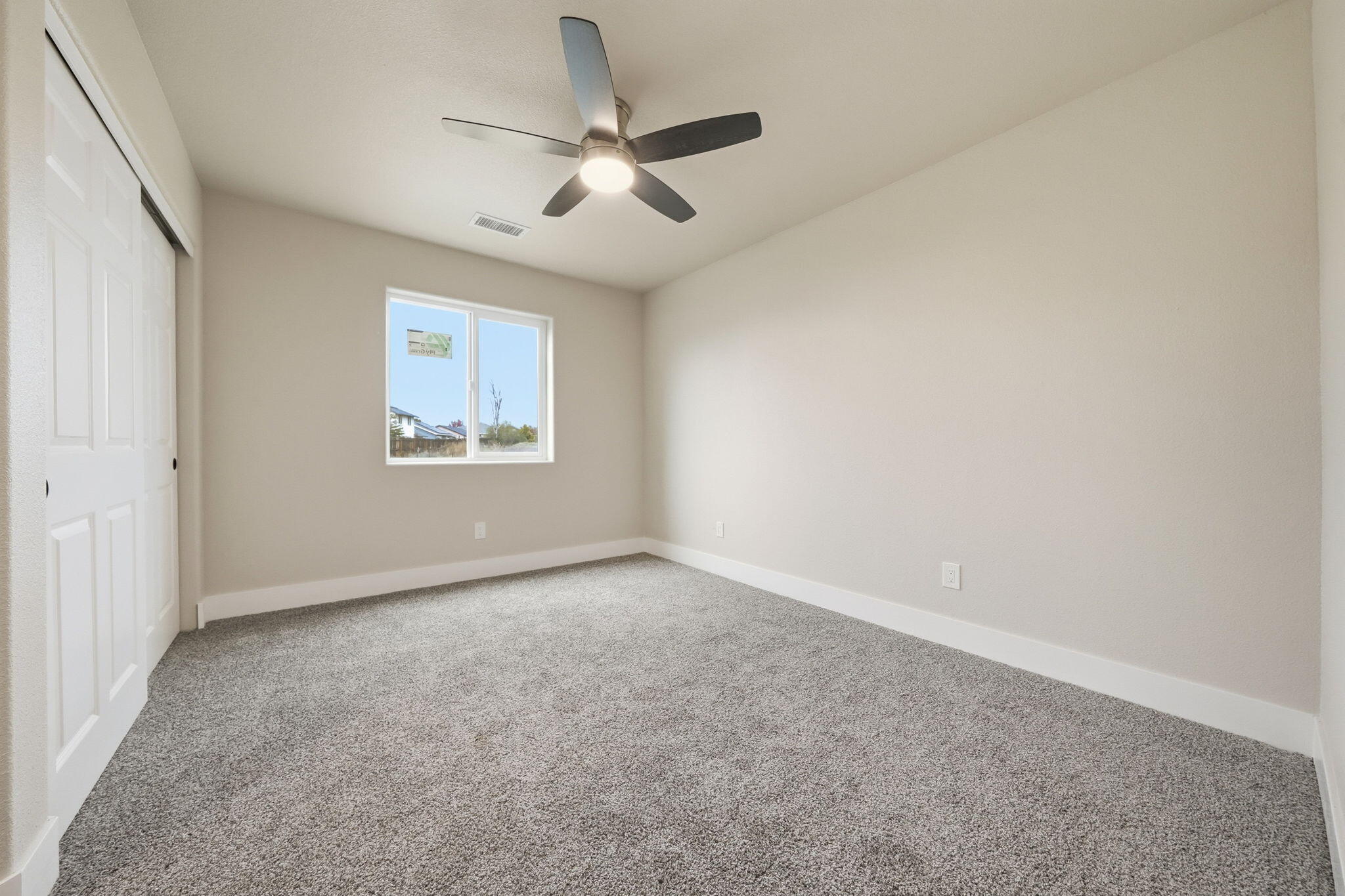 17014 Keswick Dam Road Redding, CA 96003 - Photo 33 of 61 an empty room with a window and ceiling fan