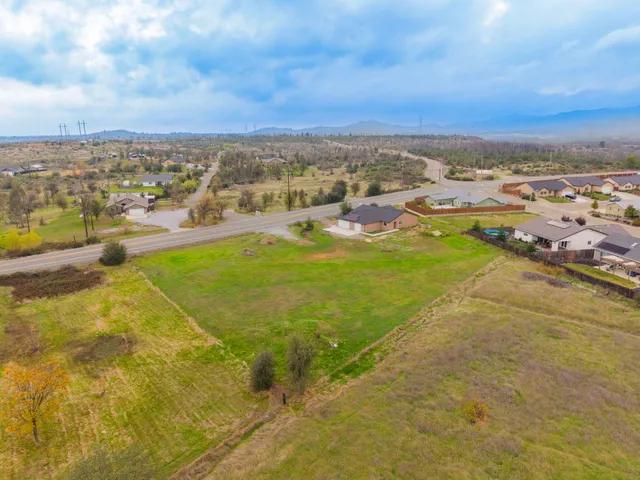 $800,000 | 17014 Keswick Dam Road, Redding, CA 96003