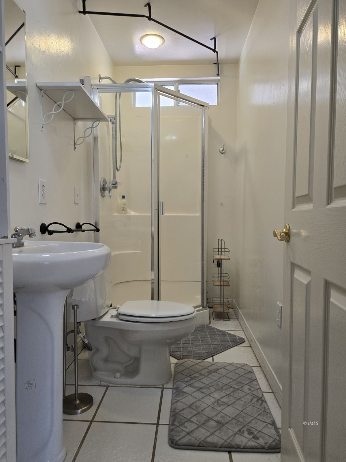 1443 Shelly Creek Road Bishop, CA 93514 - Photo 10 of 19 Bathroom
