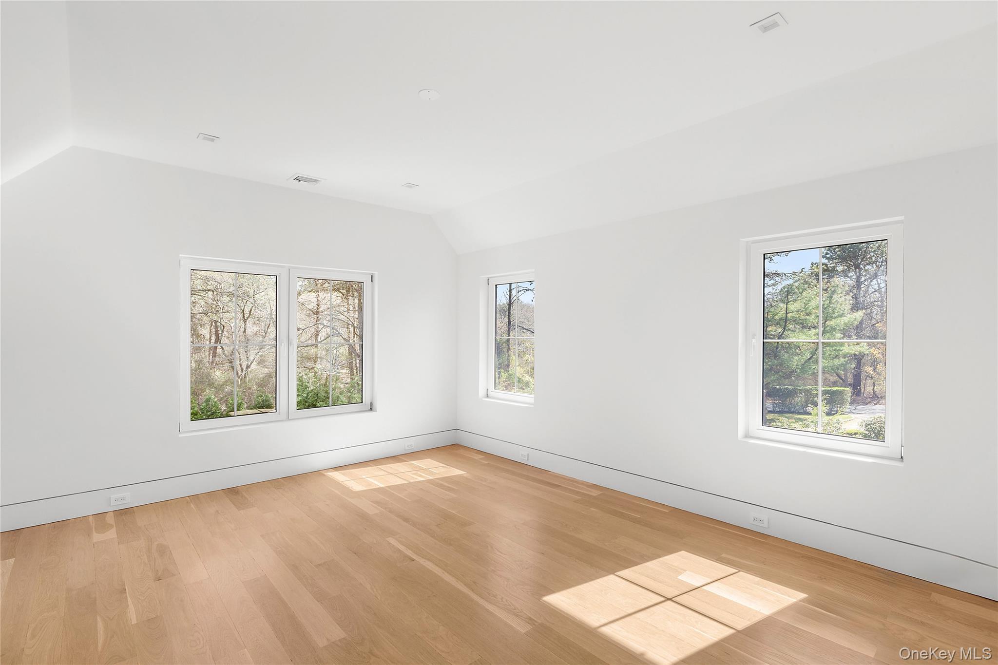 354 St Andrews Road Southampton, NY 11968 - Photo 13 of 37