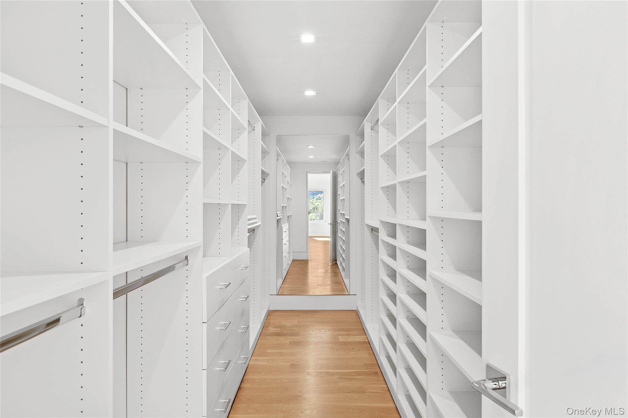 354 St Andrews Road Southampton, NY 11968 - Photo 16 of 37