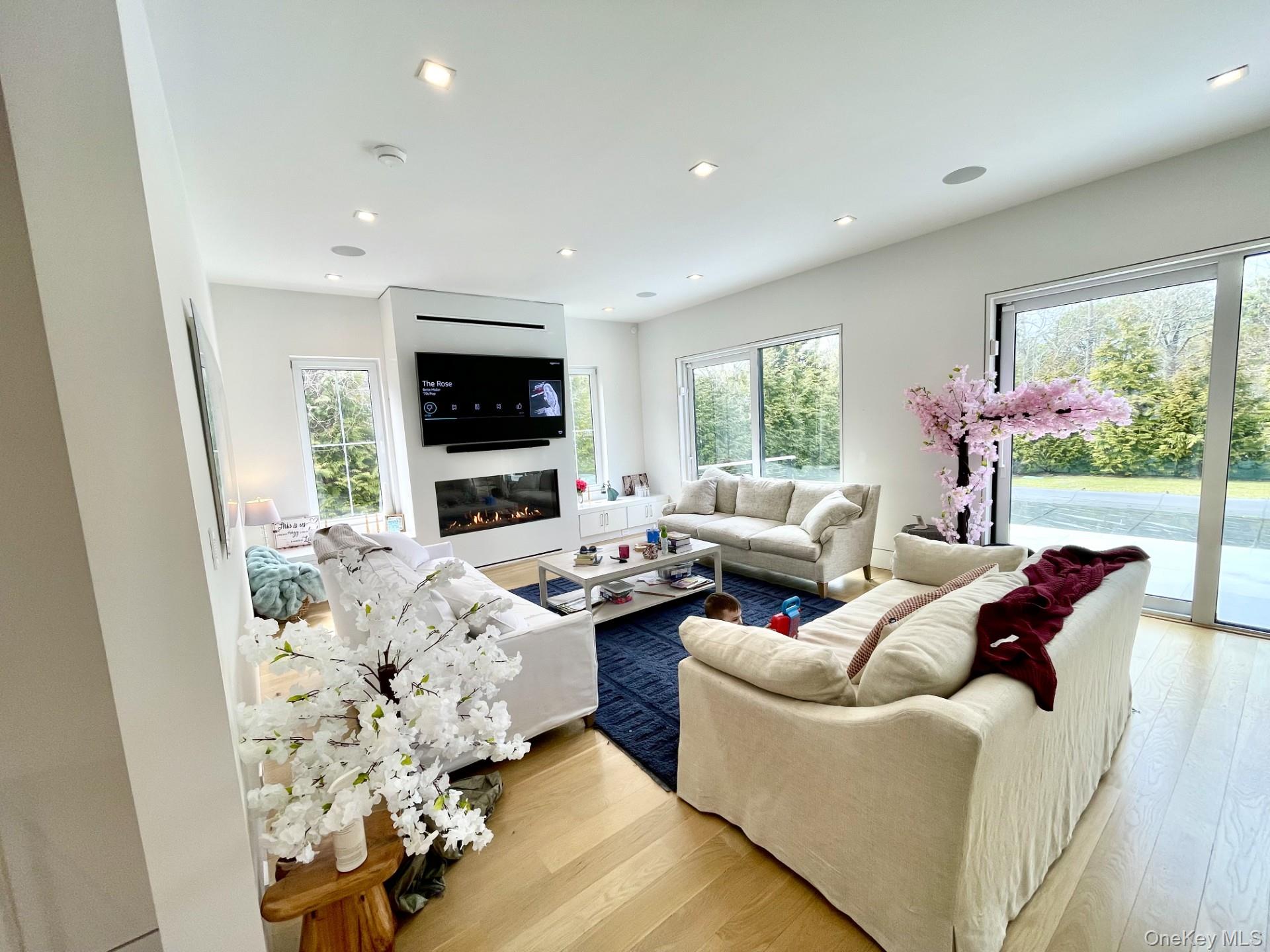 354 St Andrews Road Southampton, NY 11968 - Photo 8 of 37