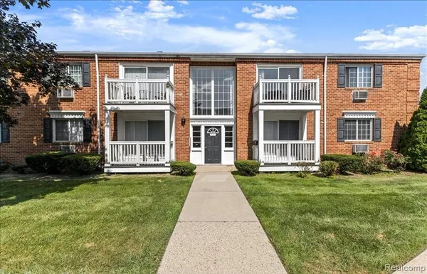 $1,450 | 2425 Torquay Avenue, Unit 101, Royal Oak, MI 48073