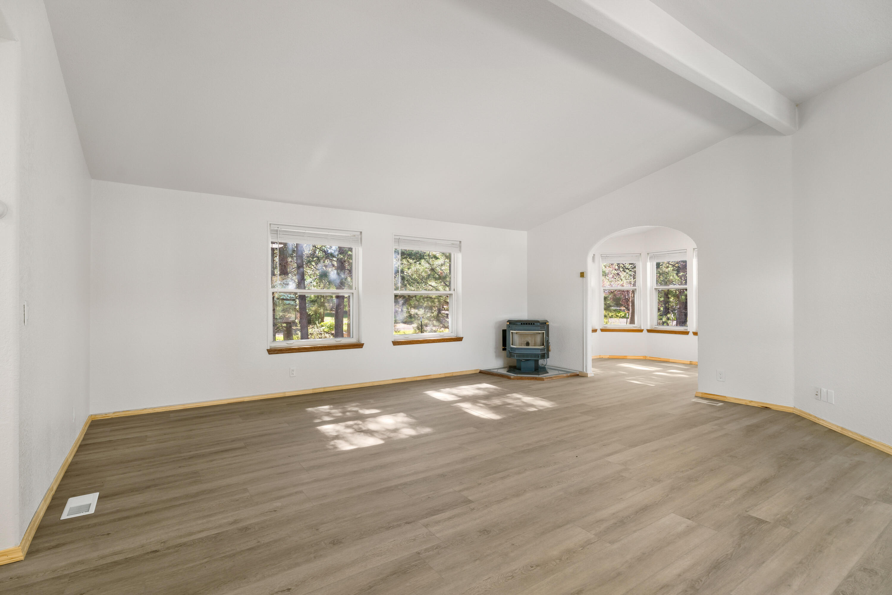 52550 Day Road La Pine, OR 97739 - Photo 6 of 59 12-Living Room