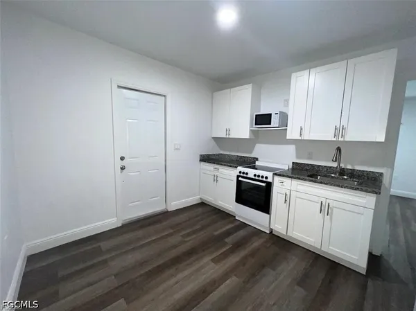 $1,000 | 4180 Sabal Lane, Unit 2, Fort Myers, FL 33905