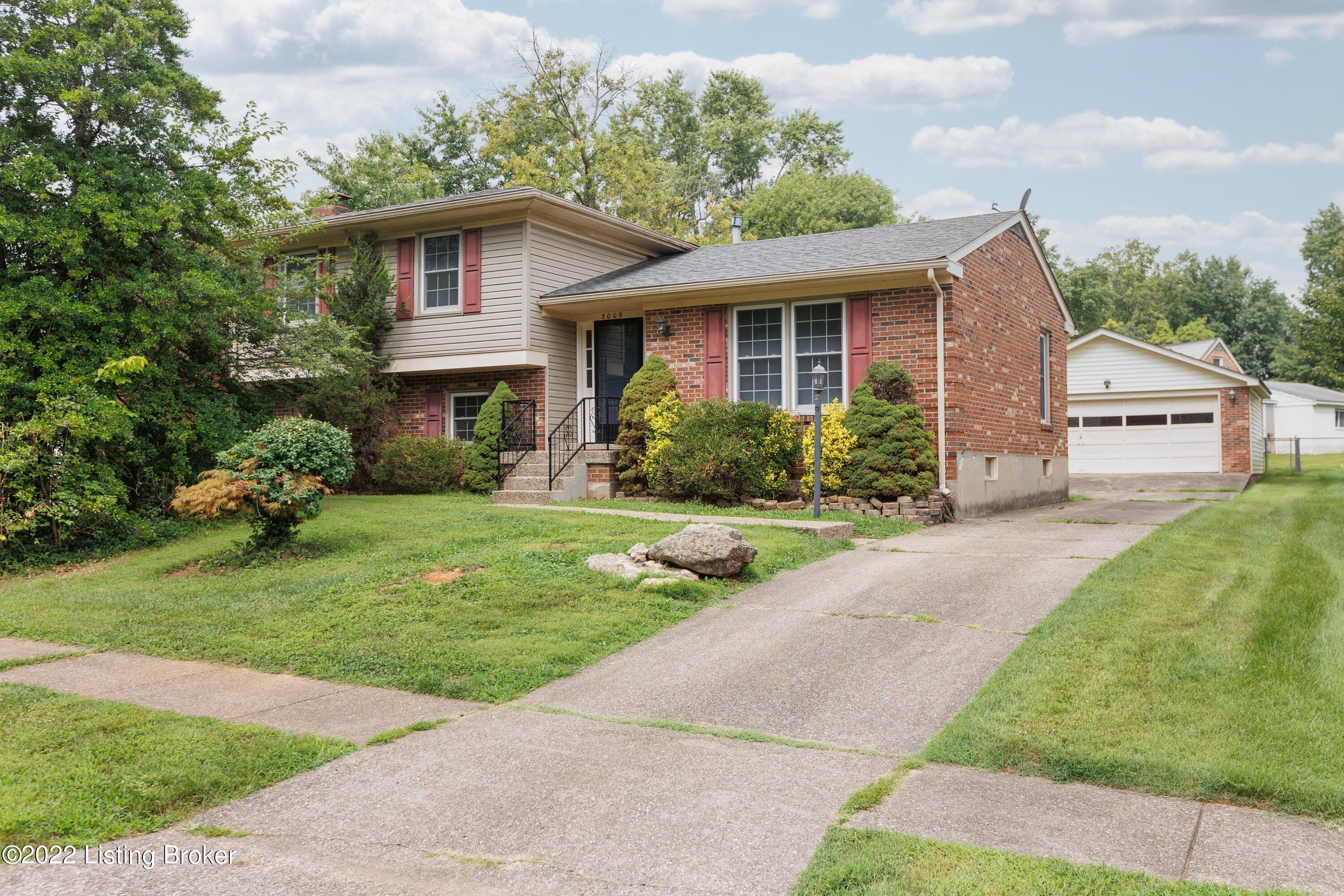3009 Lexham Road Louisville, KY 40220 - Photo 1 of 38 002