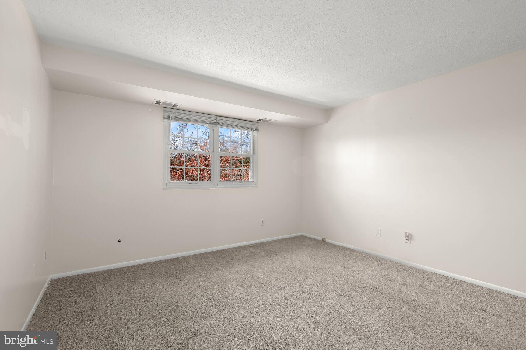 11919 Tarragon Road, Unit L Reisterstown, MD 21136 - Photo 6 of 26 Living Room