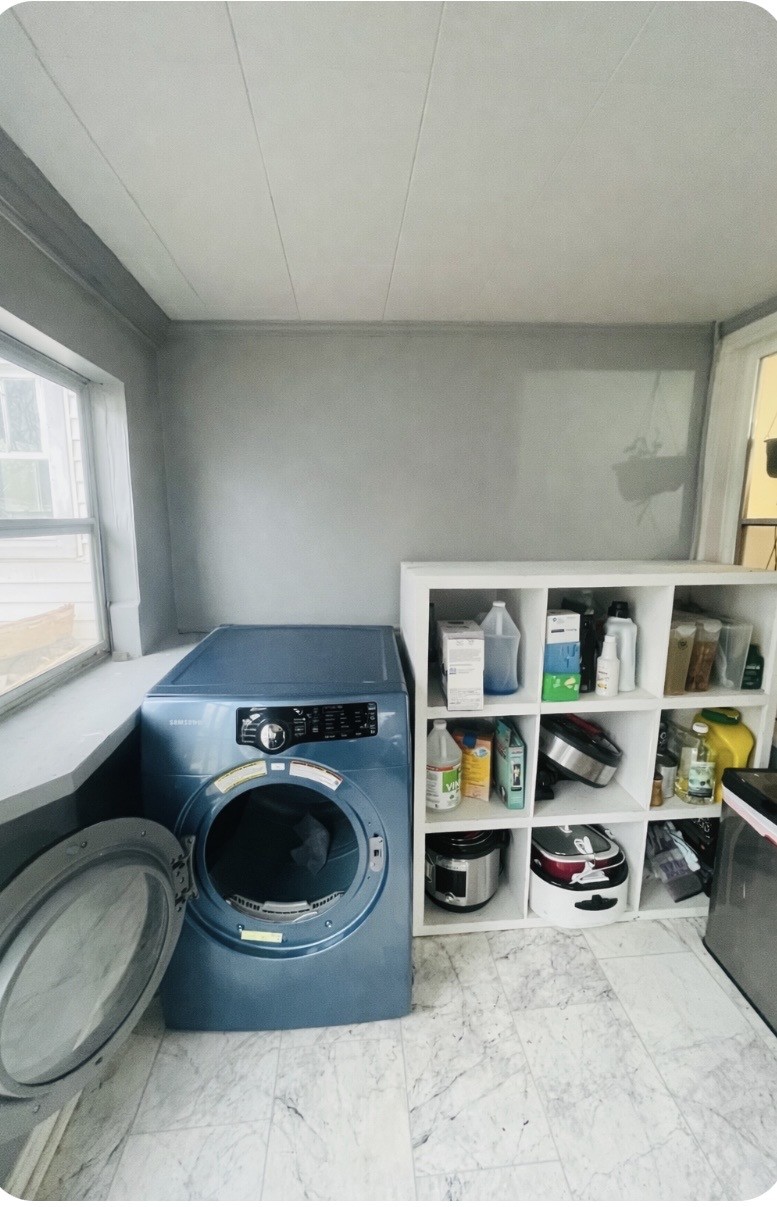 299 West Shellsford Road McMinnville, TN 37110 - Photo 29 of 34 a utility room with dryer and washer