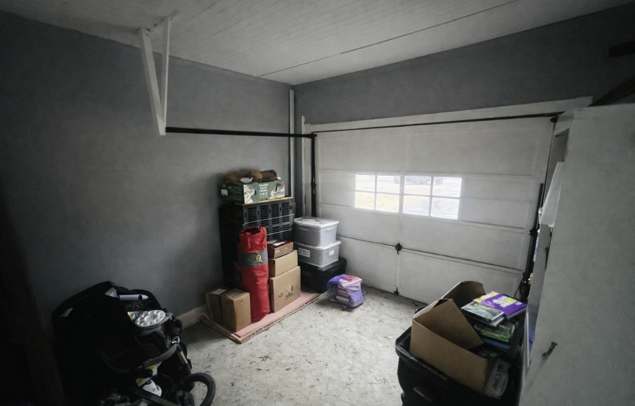 299 West Shellsford Road McMinnville, TN 37110 - Photo 32 of 34 a room with furniture and a window