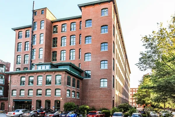 $2,400 | 200 Market Street, Unit 505, Lowell, MA 01852