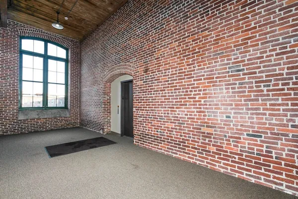 $2,400 | 200 Market Street, Unit 505, Lowell, MA 01852