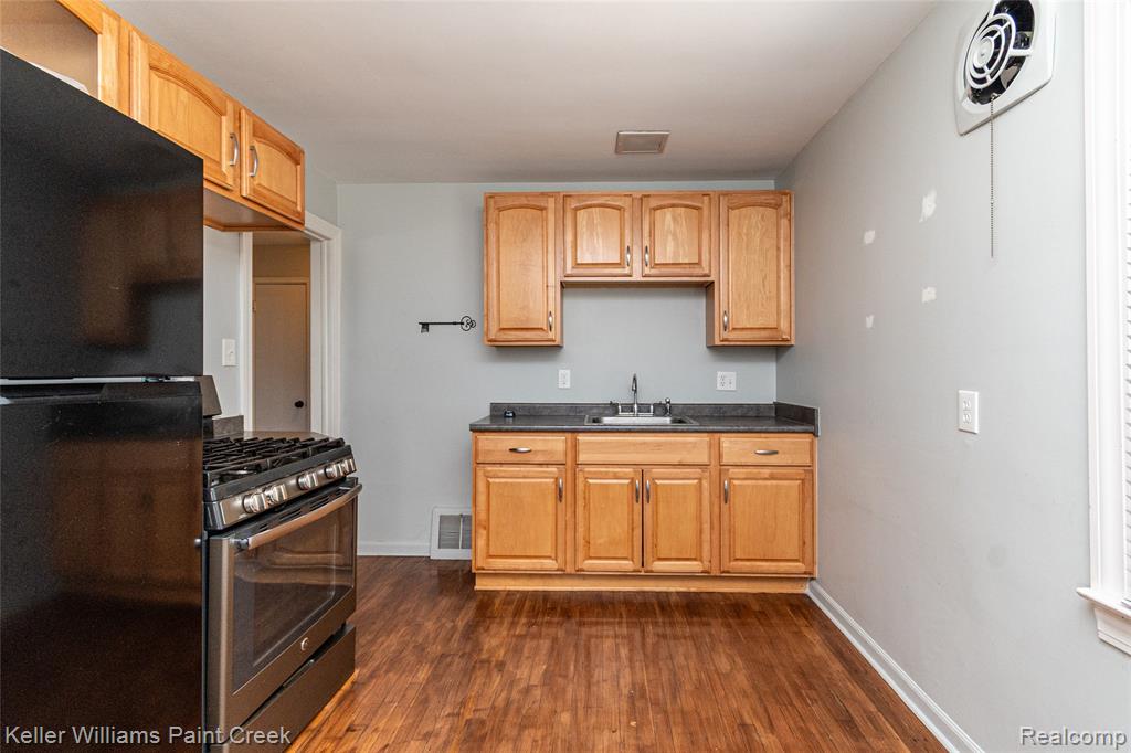 3515 Durham Road Royal Oak, MI 48073 - Photo 11 of 46
