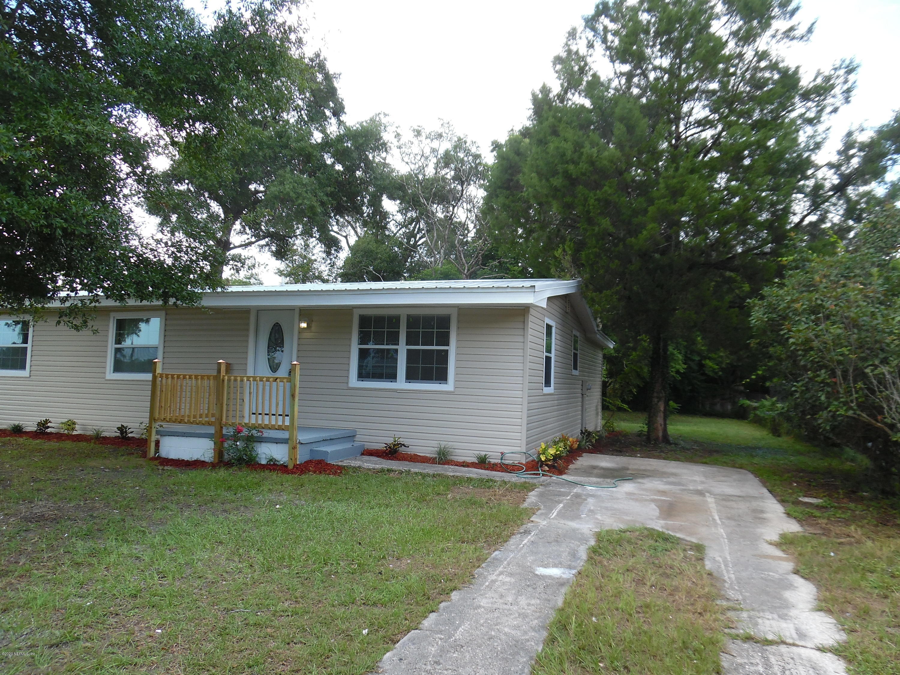 620 Southwest Field Avenue Keystone Heights, FL 32656 - Photo 37 of 68 a front view of house with yard and outdoor seating