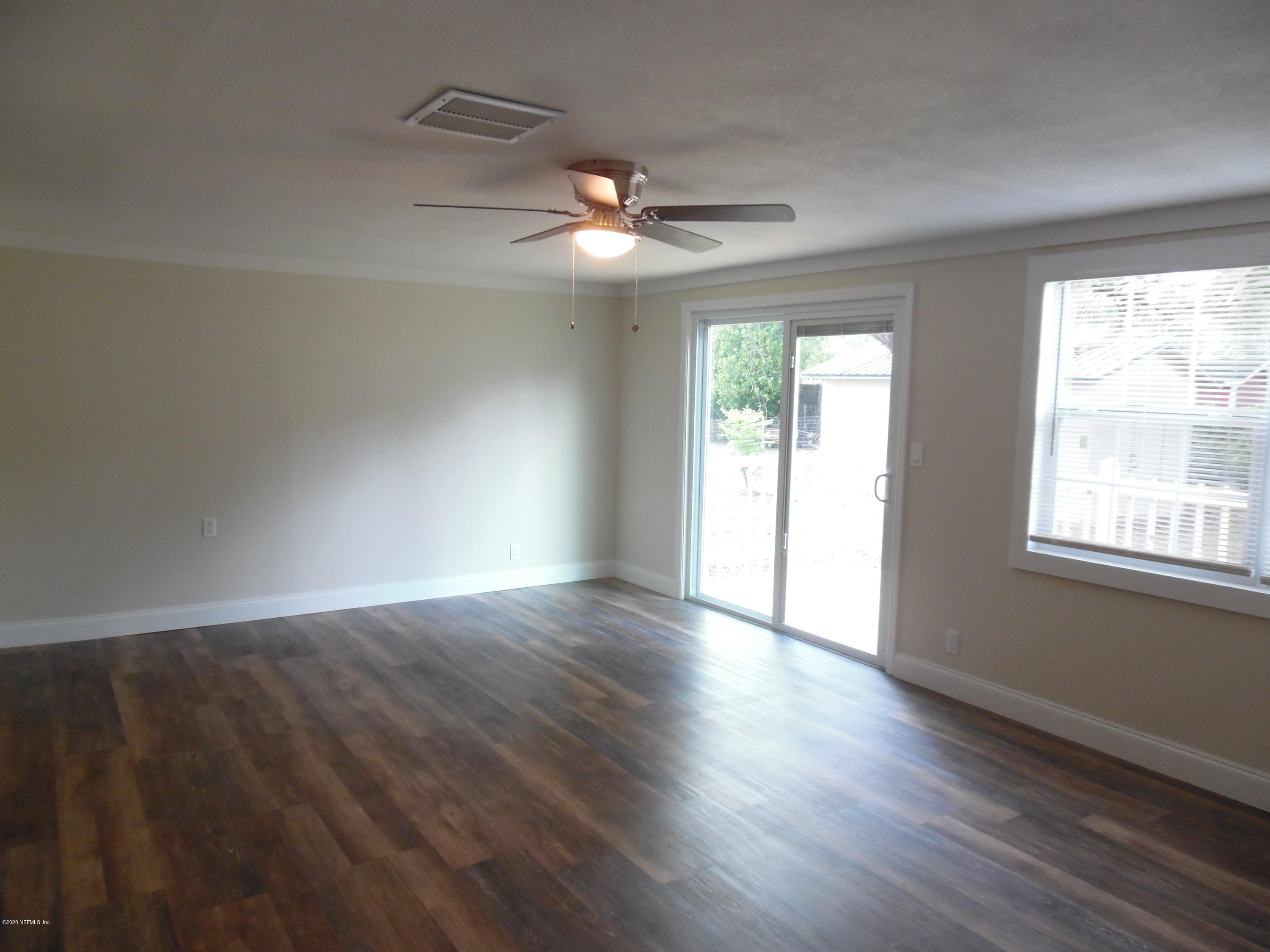 620 Southwest Field Avenue Keystone Heights, FL 32656 - Photo 49 of 68 a view of an empty room with wooden floor and a window