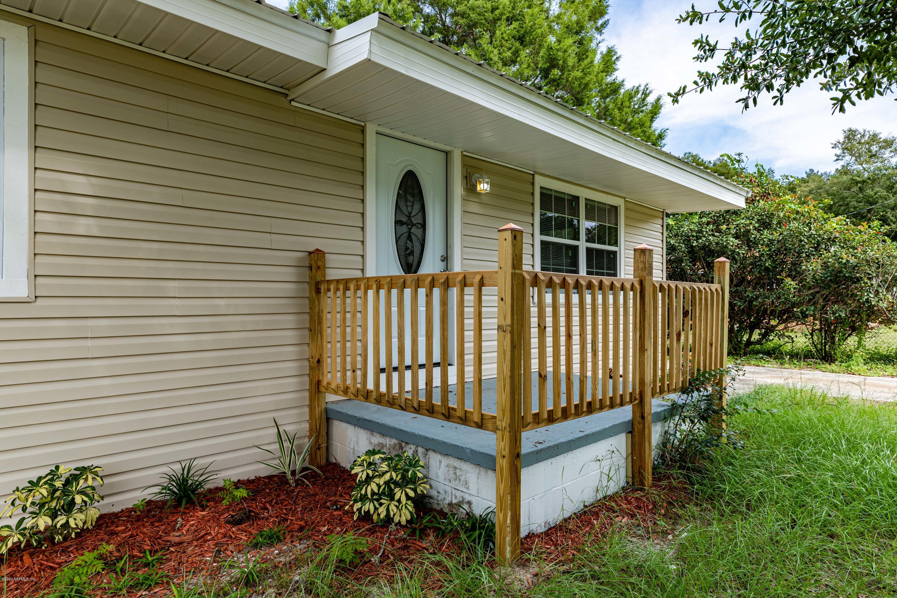 620 Southwest Field Avenue Keystone Heights, FL 32656 - Photo 5 of 68 a view of a house with backyard and garden