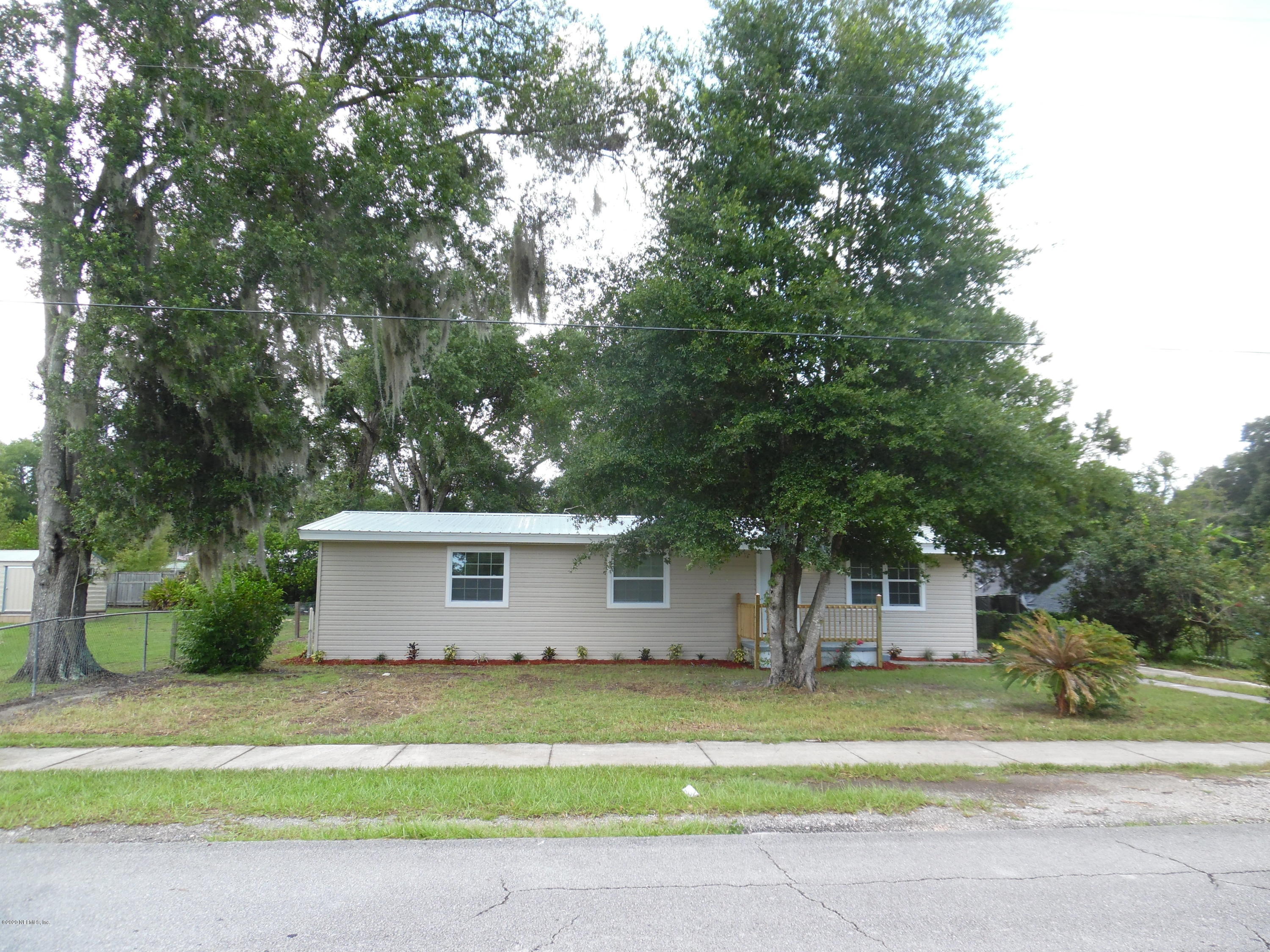 620 Southwest Field Avenue Keystone Heights, FL 32656 - Photo 60 of 68 a view of a white house in a big yard with large trees
