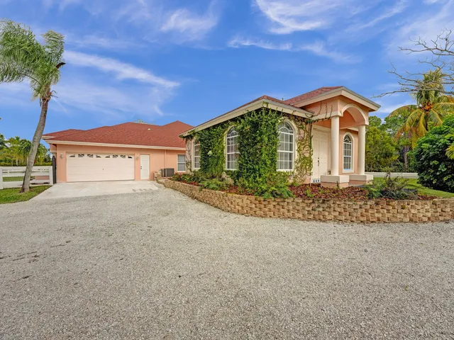 a view of a house with a yard and plants